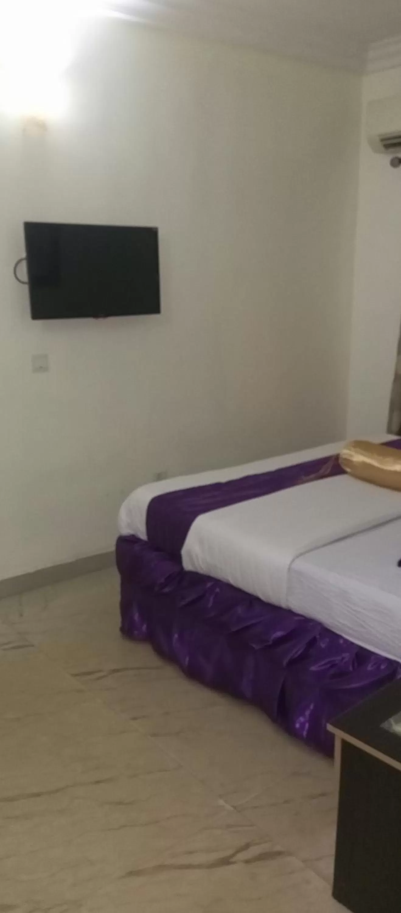 Bed in Nue-Crest Hotels & Suites