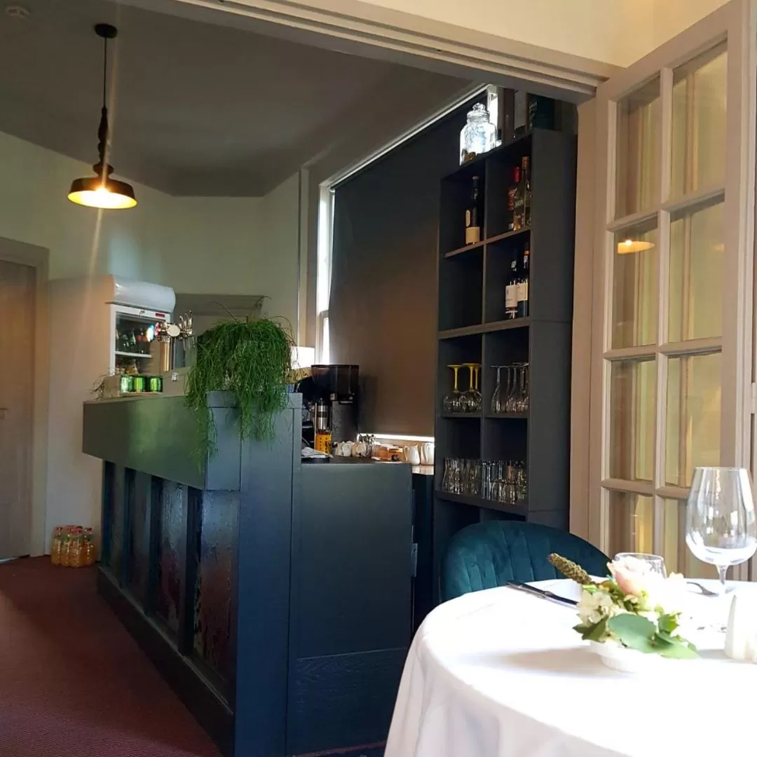 Restaurant/places to eat in Hotel De La Poste