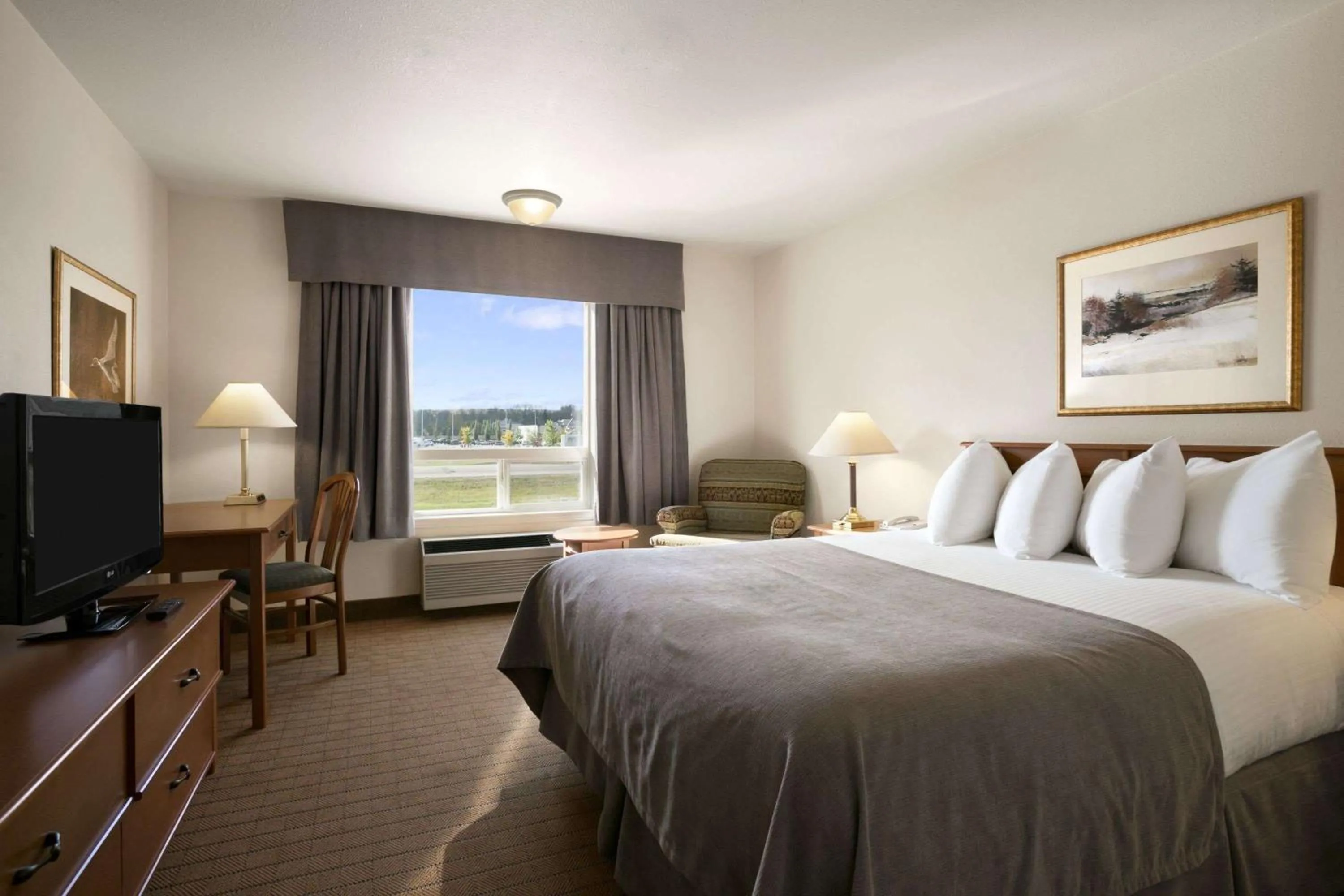 Photo of the whole room, Bed in Super 8 by Wyndham Slave Lake AB