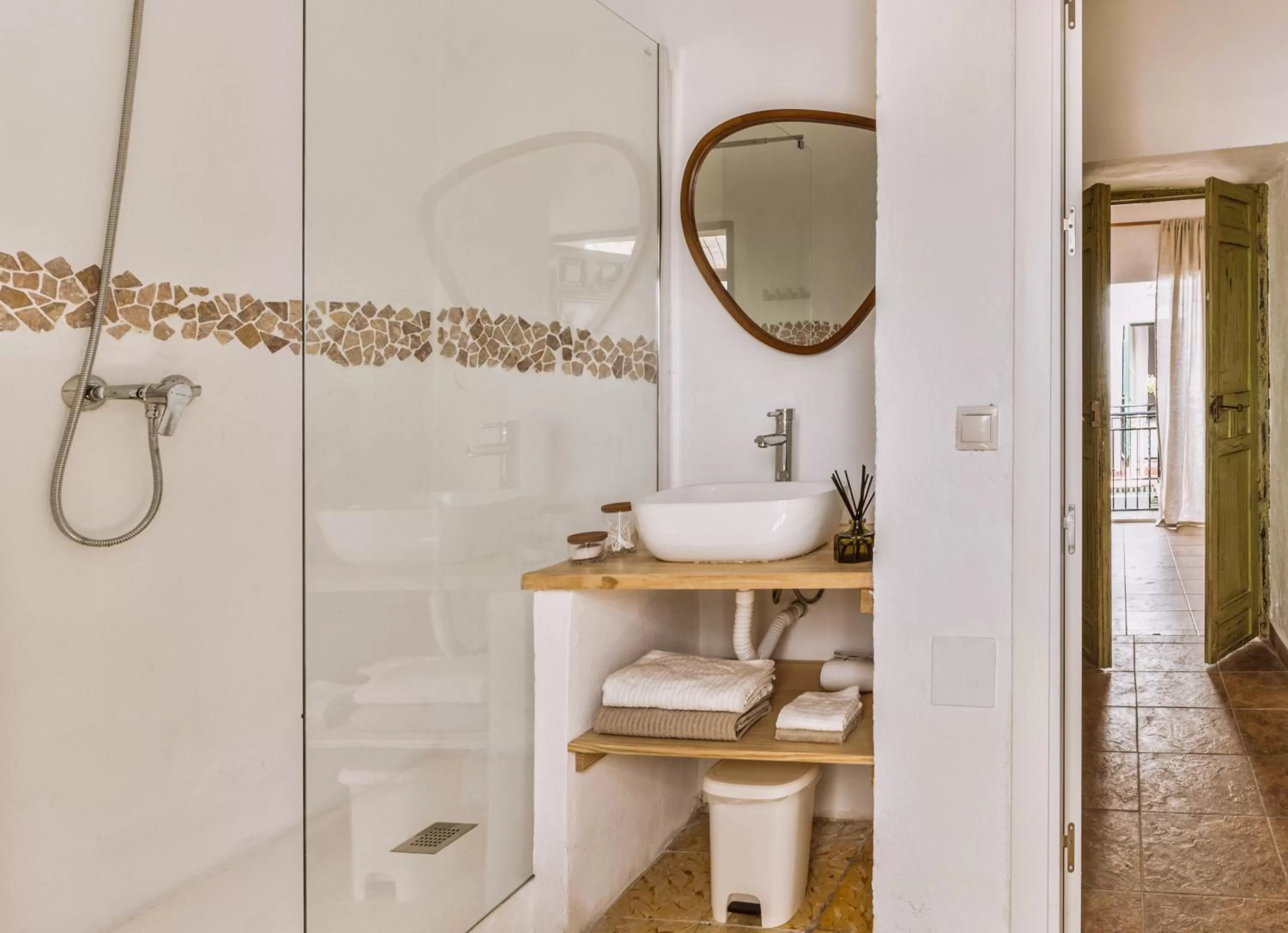 Shower in Encanto Guesthouse