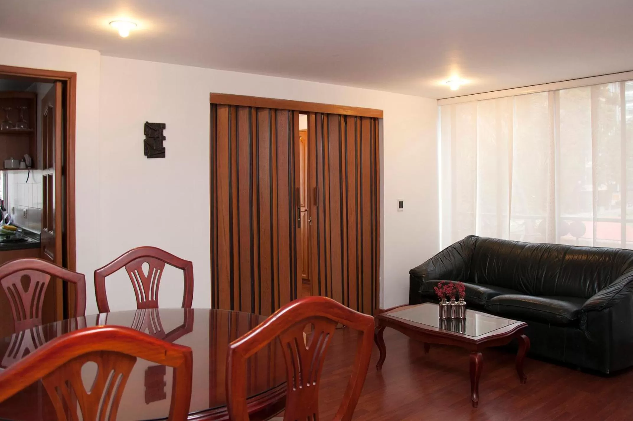 Seating area in Apartaestudios Los Andes