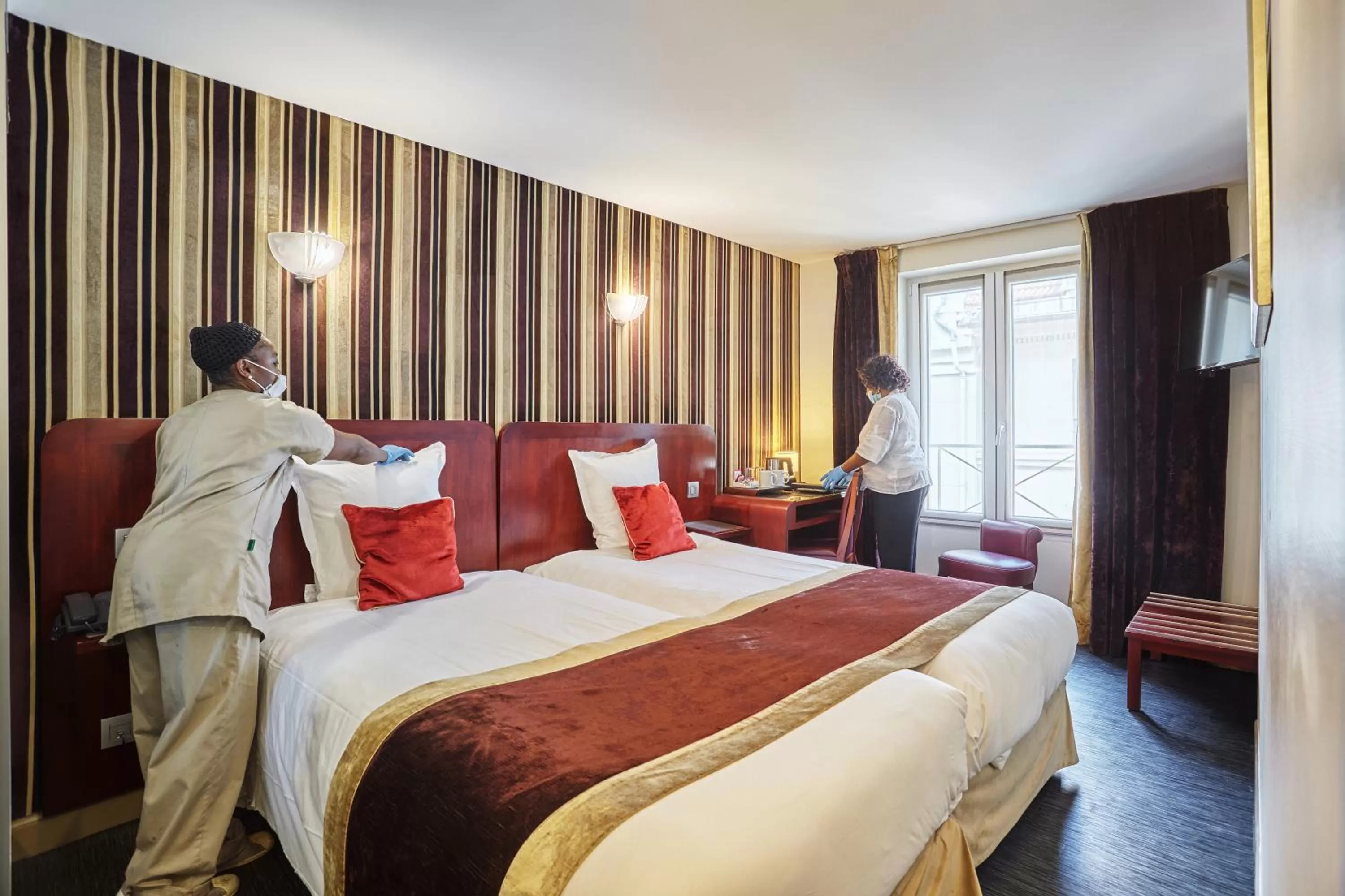 Photo of the whole room, Bed in Hotel Opéra d'Antin