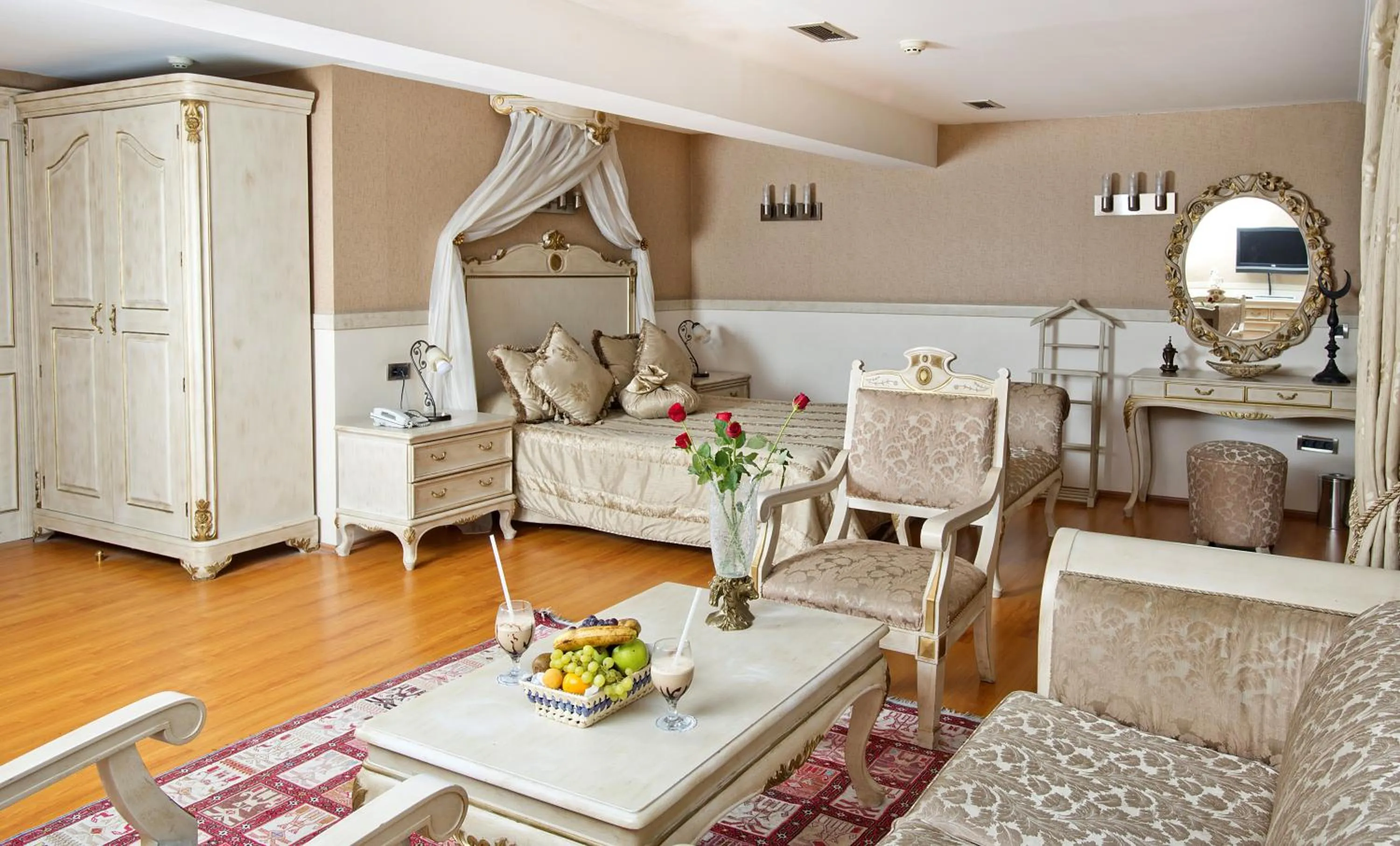 Photo of the whole room, Seating Area in Eterno Hotel