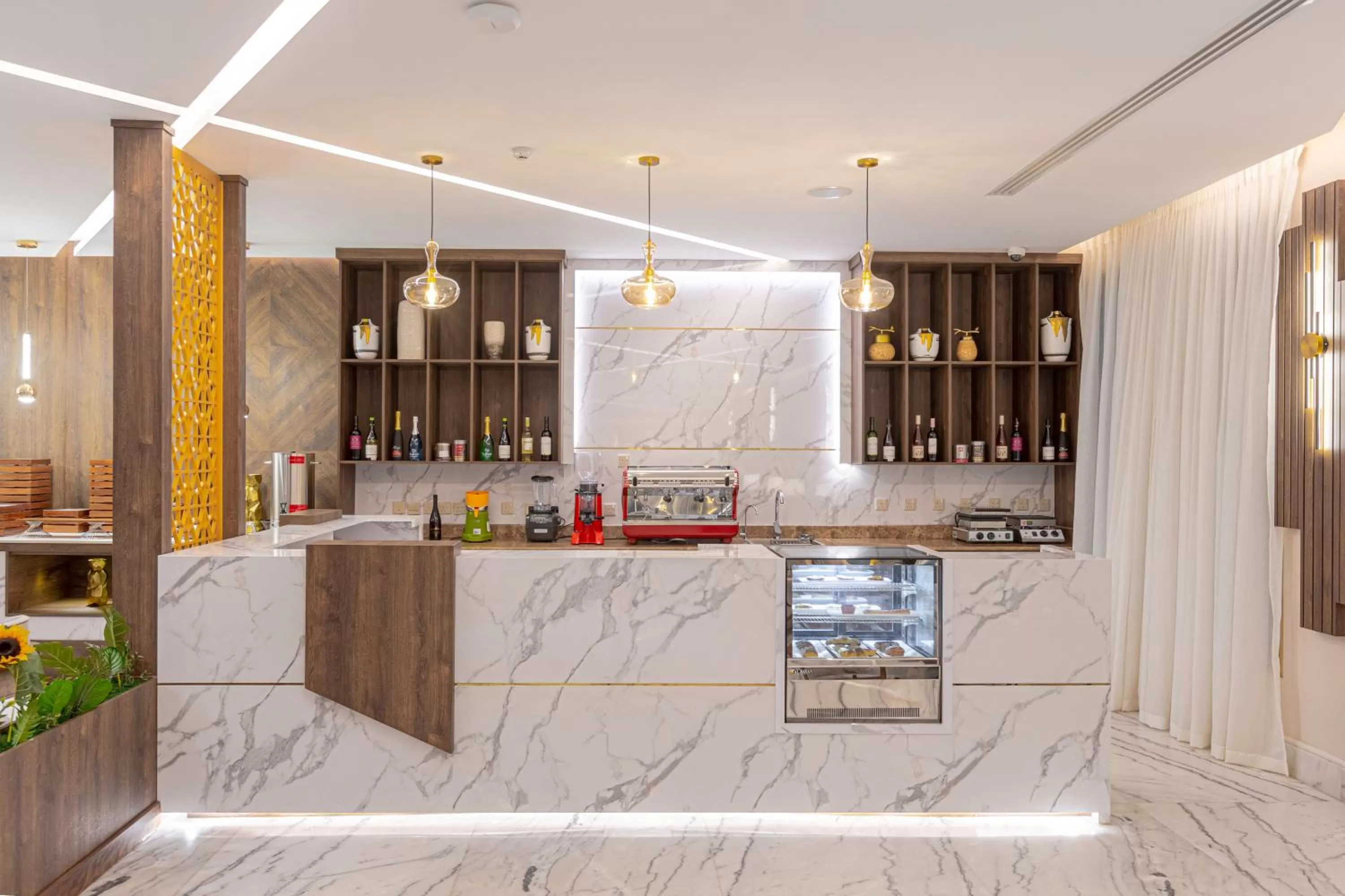 Coffee/tea facilities in Seven Gardens Hotel Al Narjis