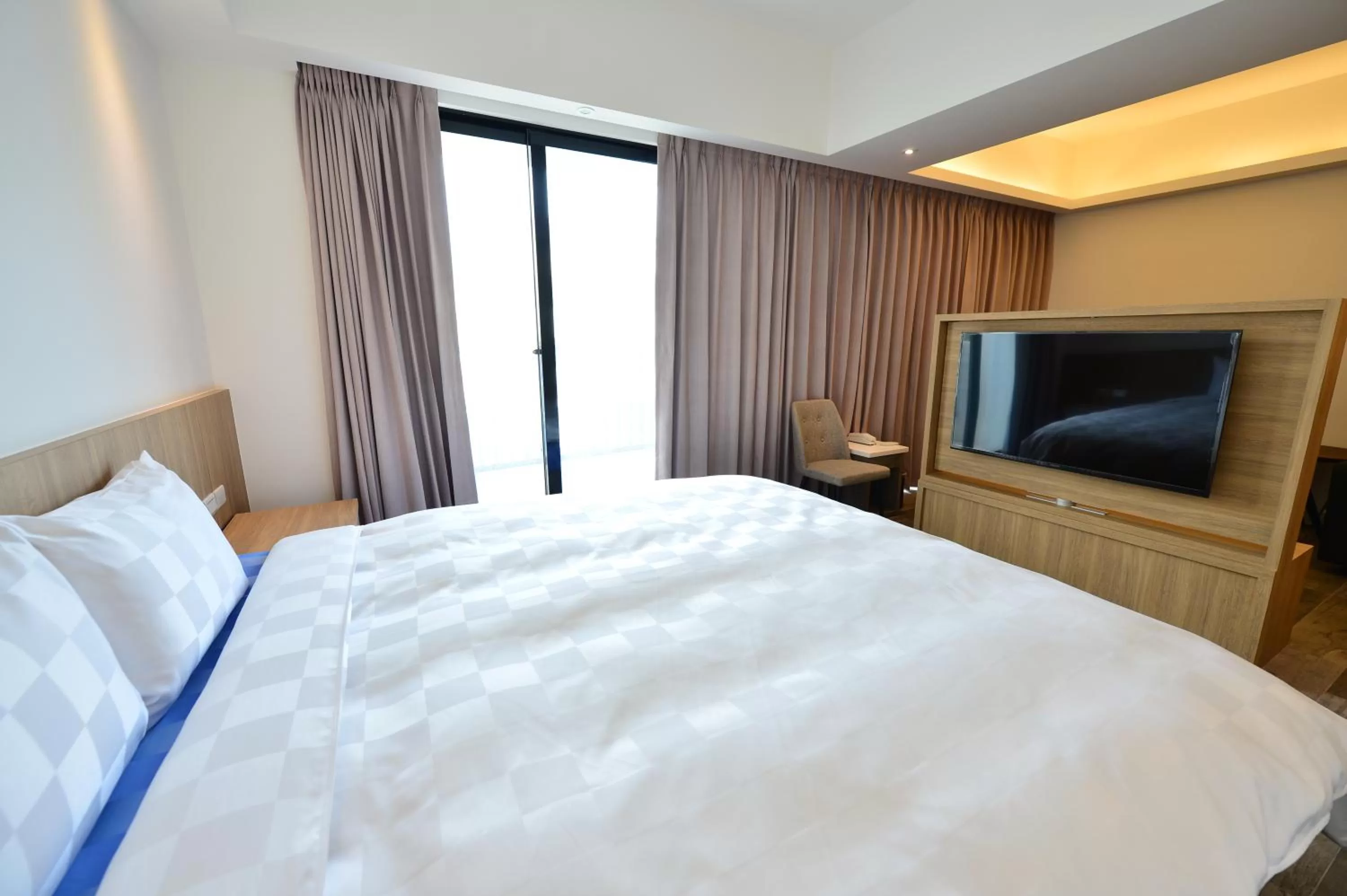 Bed in Sky Square Business Travel