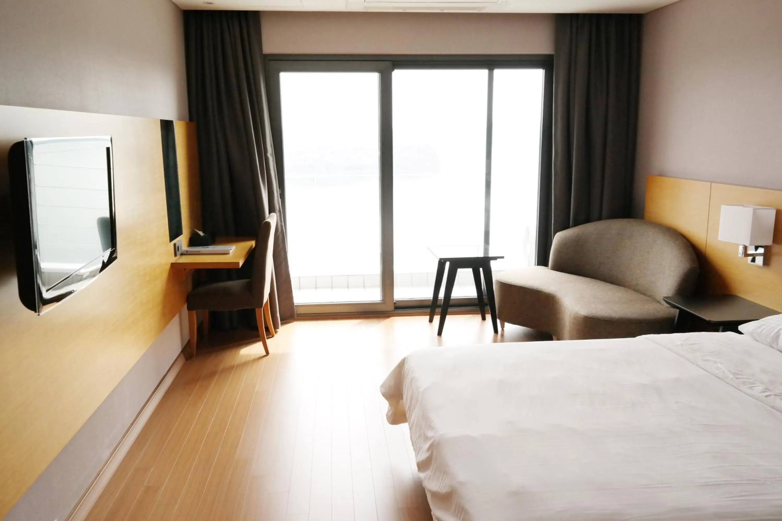 Bedroom, Bed in Asia Lakeside Hotel