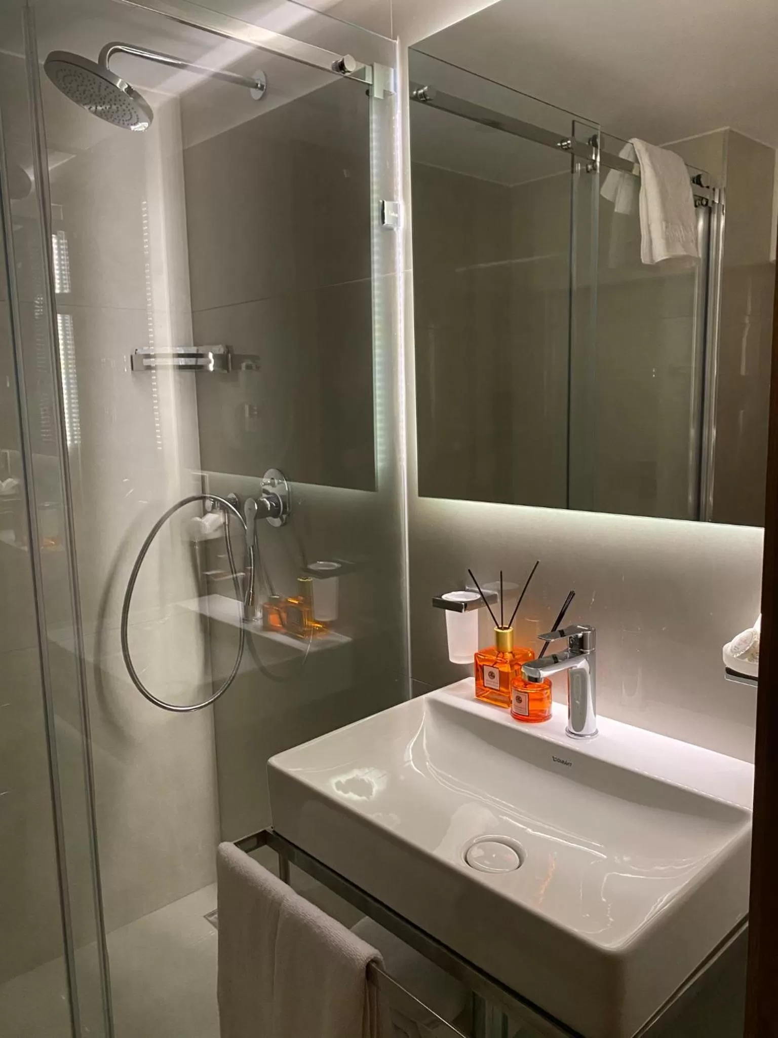 Bathroom in Lady Diana Hotel