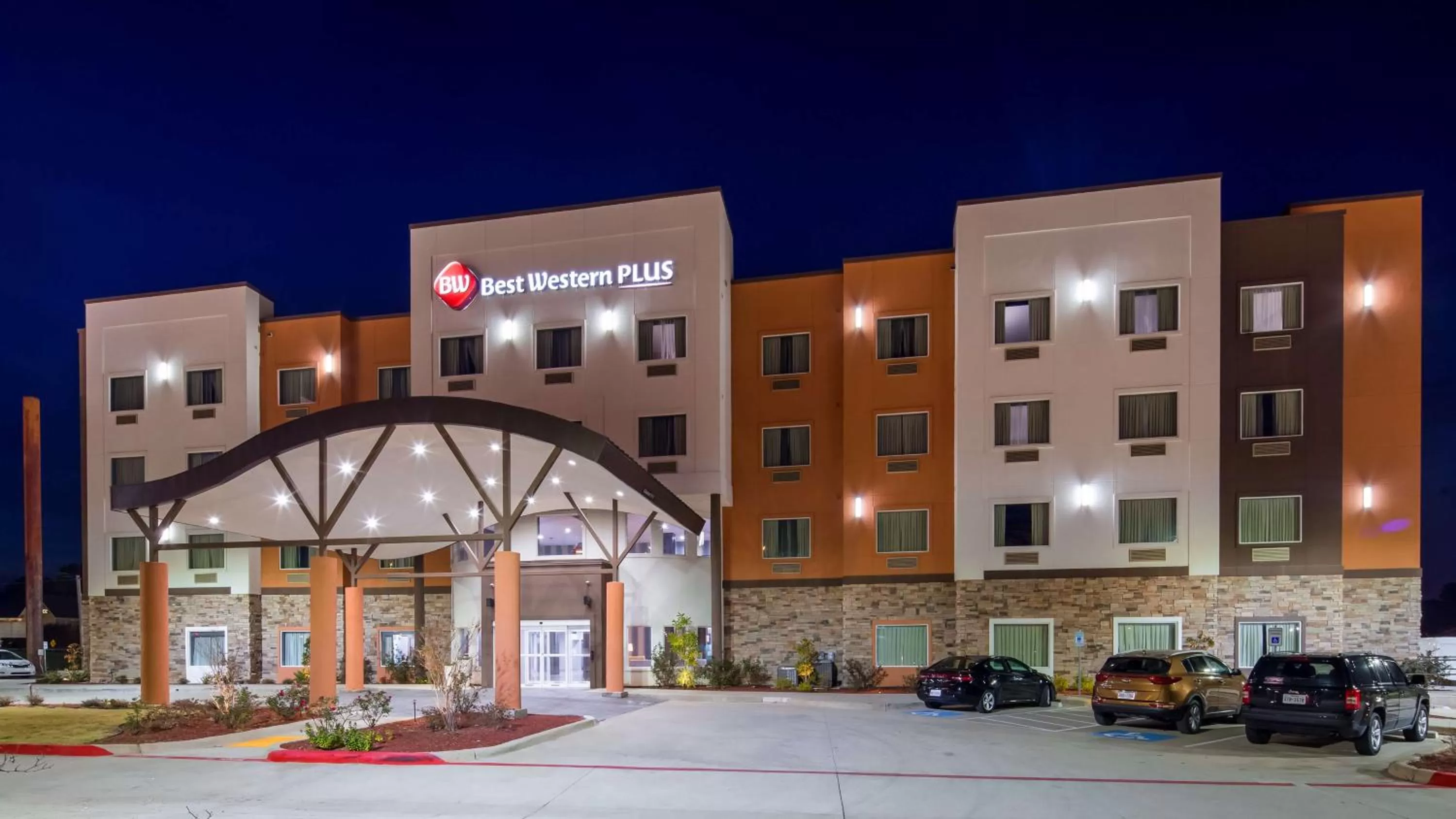 Property Building in Best Western Plus Airport Inn & Suites