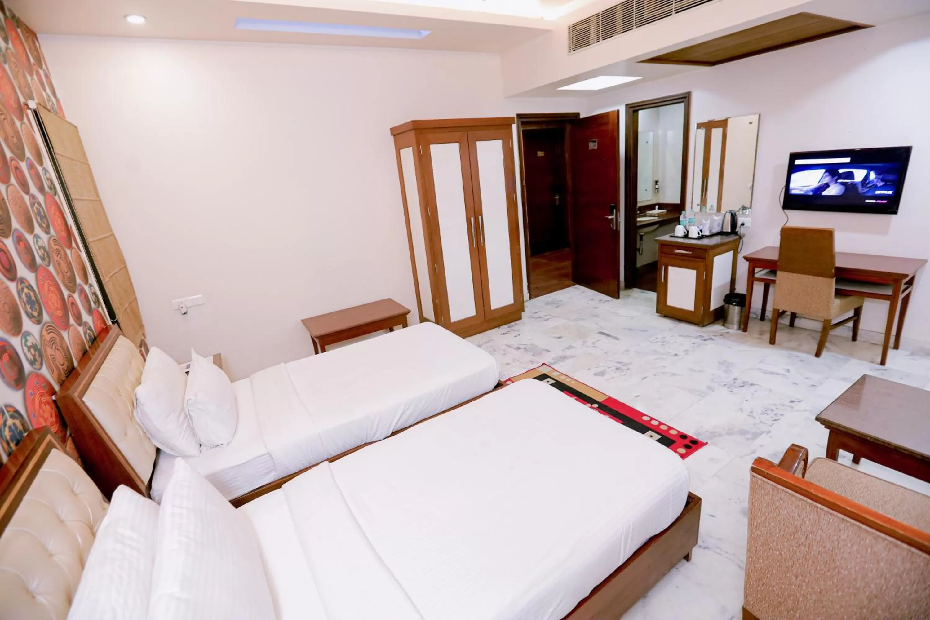 Bedroom, Bed in Hotel Leela Grande