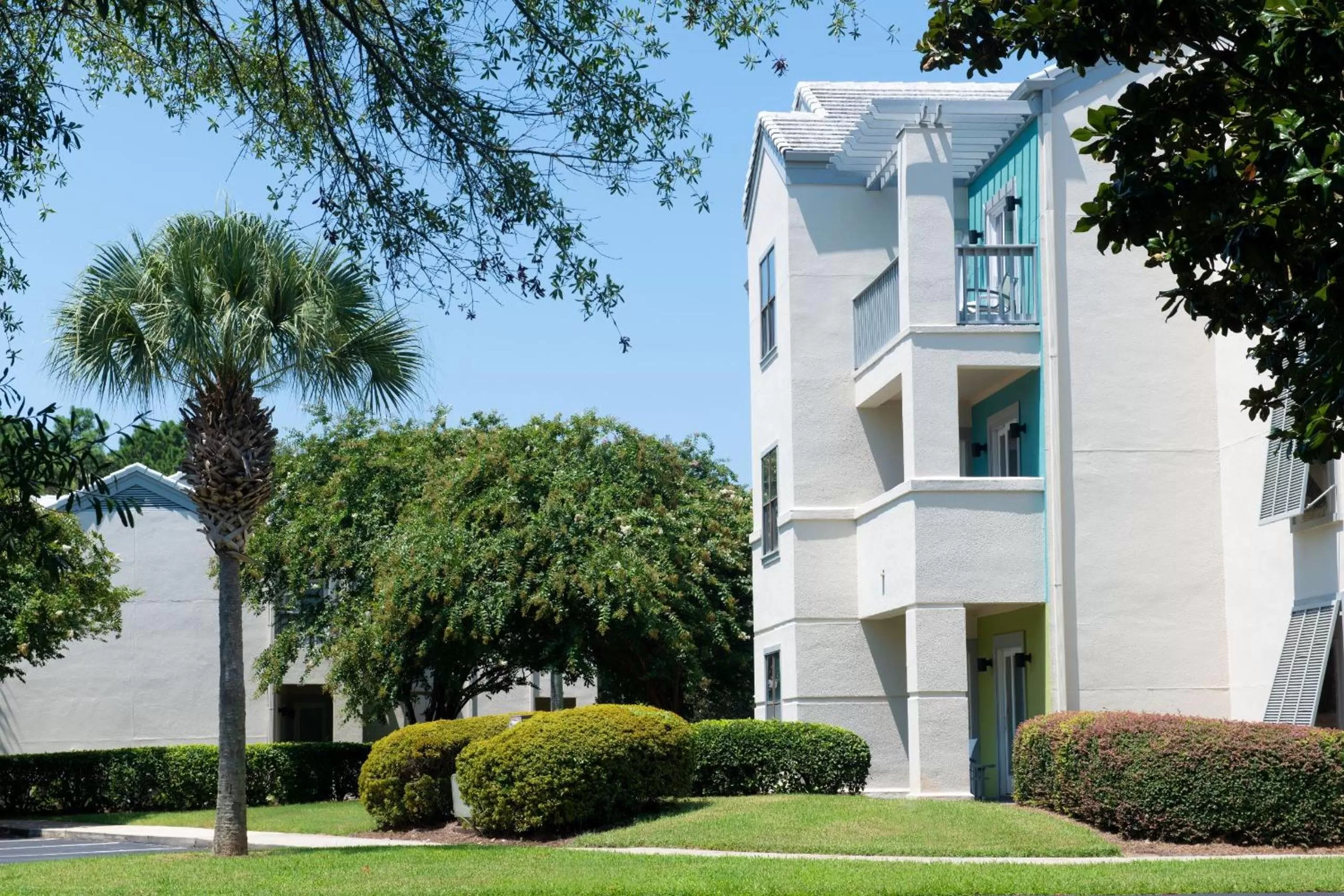 Property building in Bluegreen's Bayside Resort and Spa