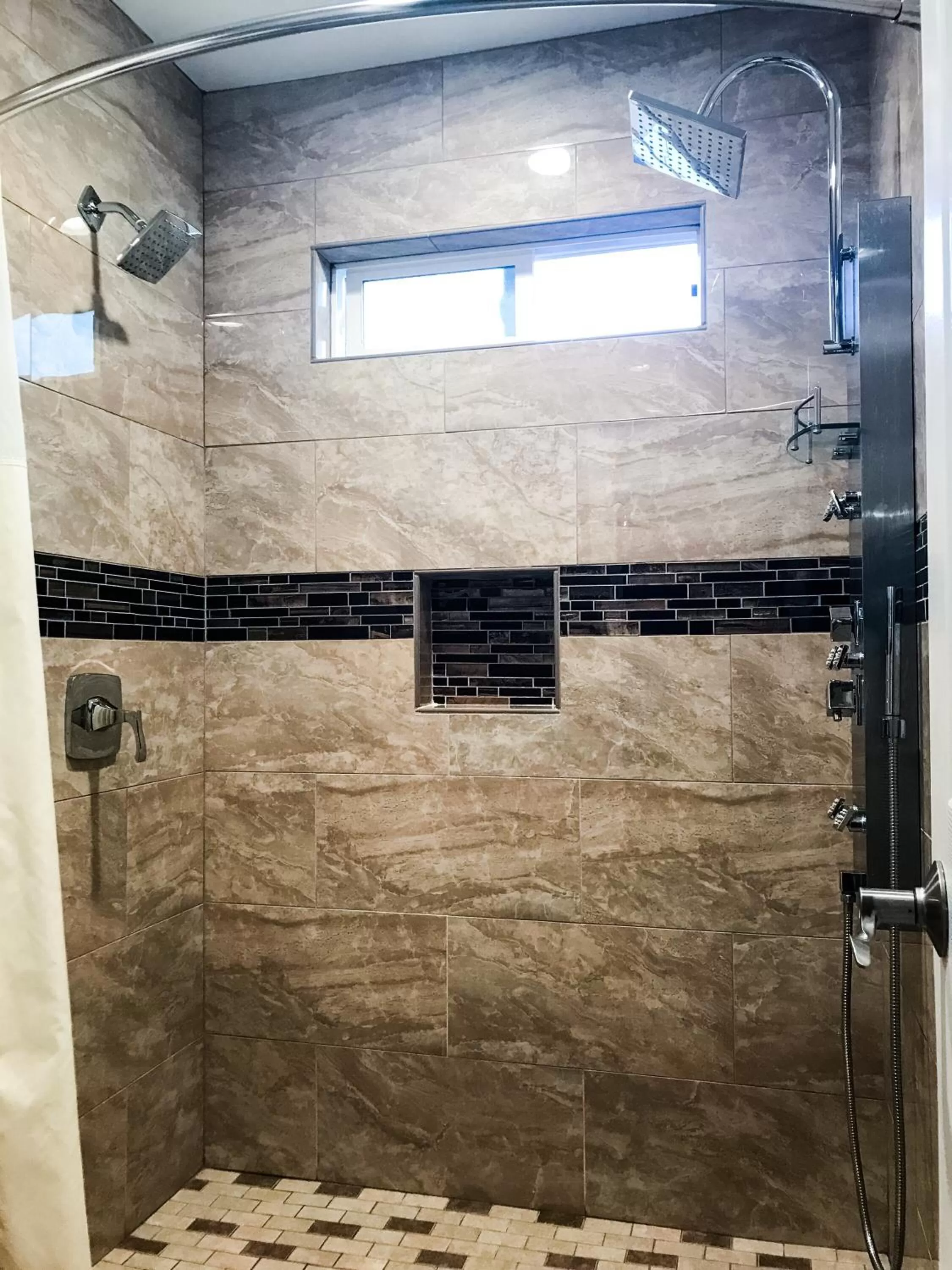 Shower in Viking Motel-Ventura