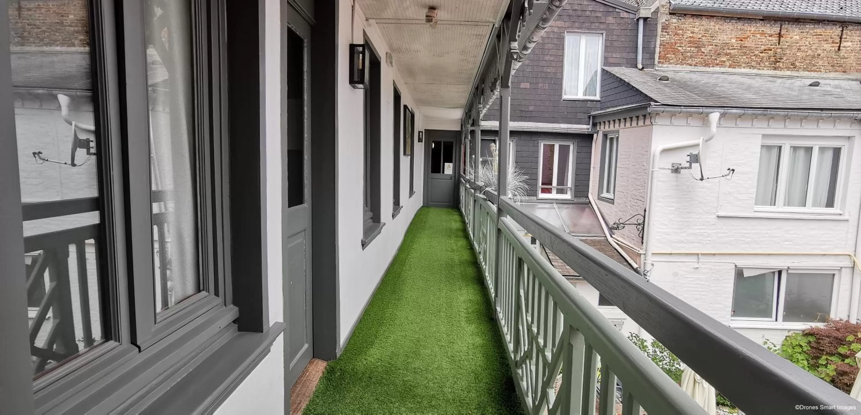 Property building in The Originals Boutique, Hôtel La Colonne de Bronze, Saint-Valéry-sur-Somme