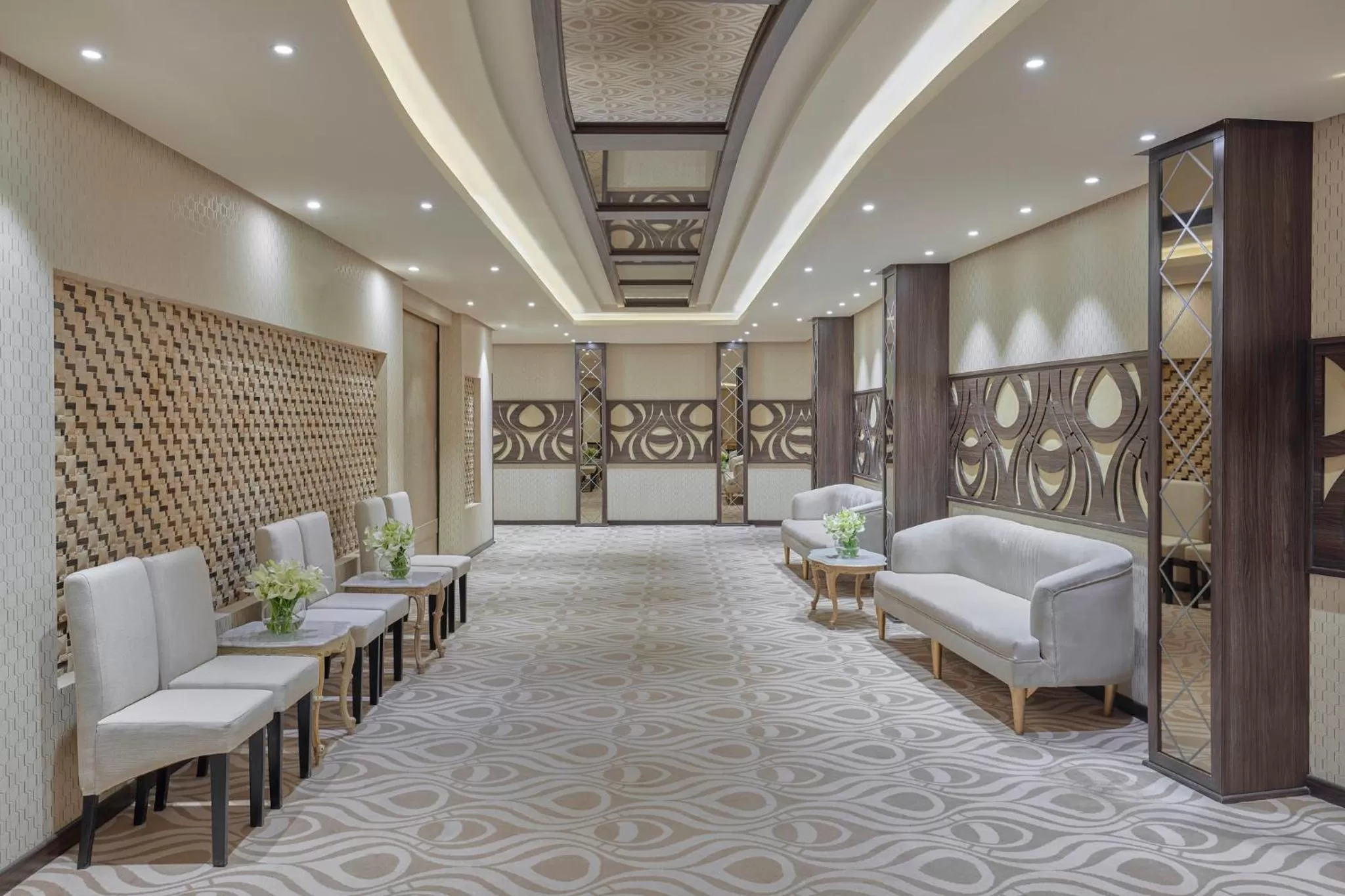 Restaurant/places to eat, Bed in Crowne Plaza Riyadh Palace by IHG