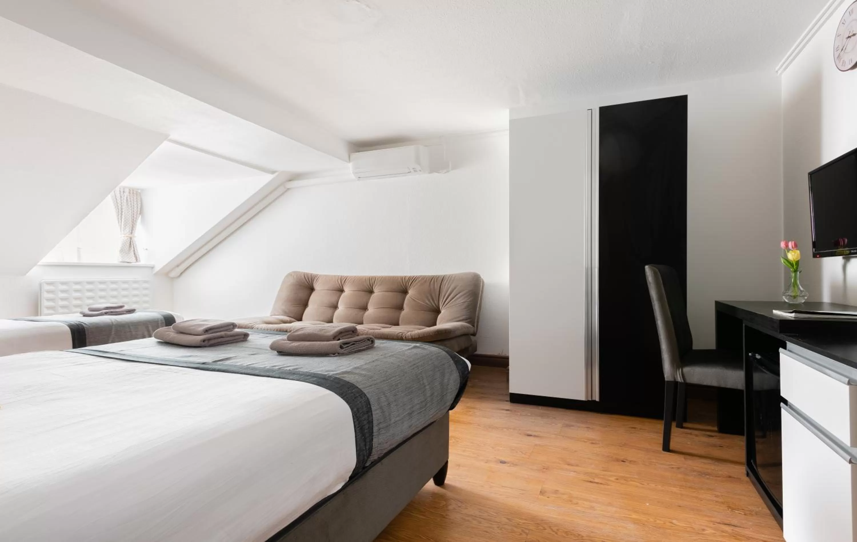 View (from property/room), Bed in Central Hoxton Shoreditch