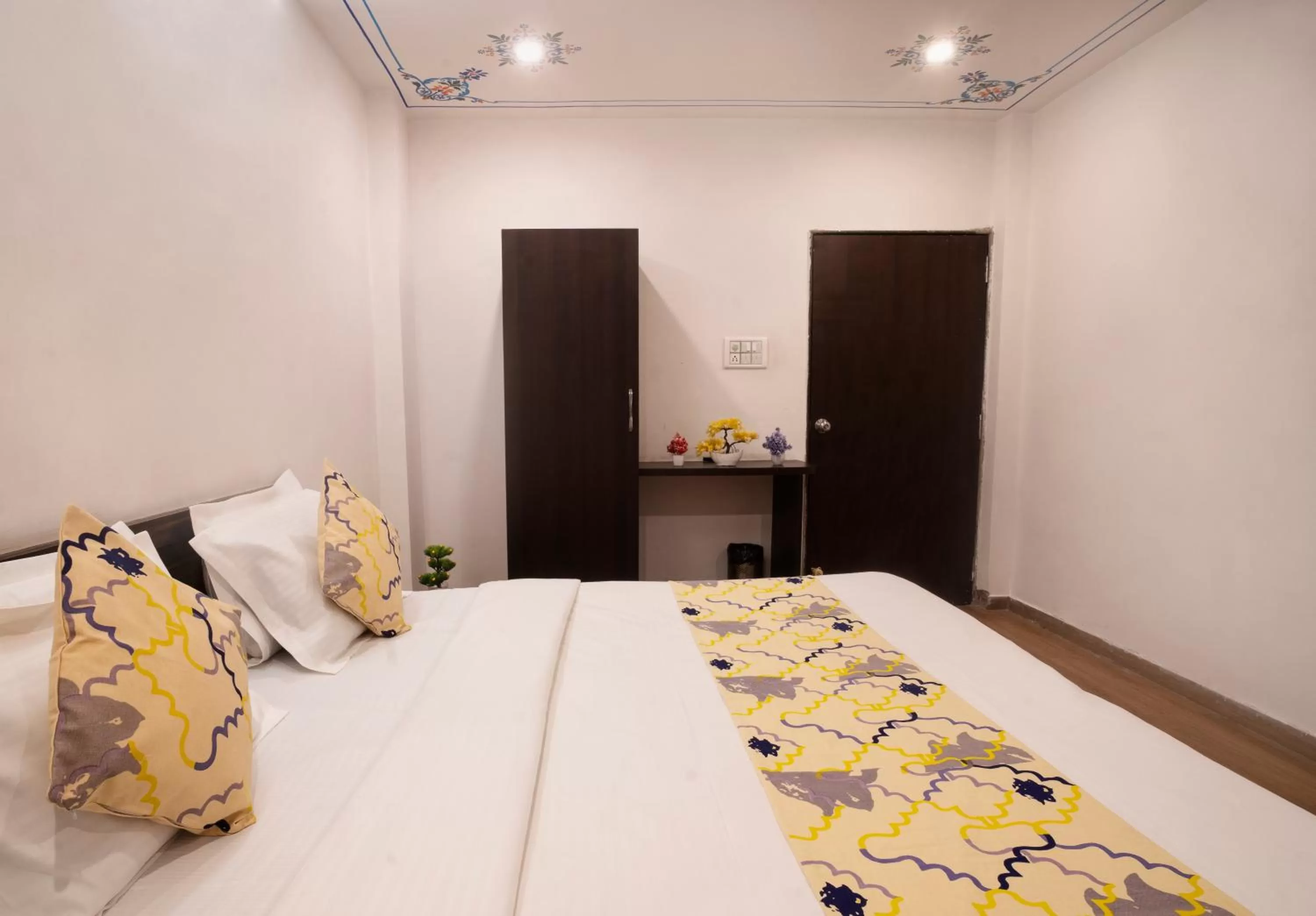 Bed in Tripli Hotels Arunoday Palace