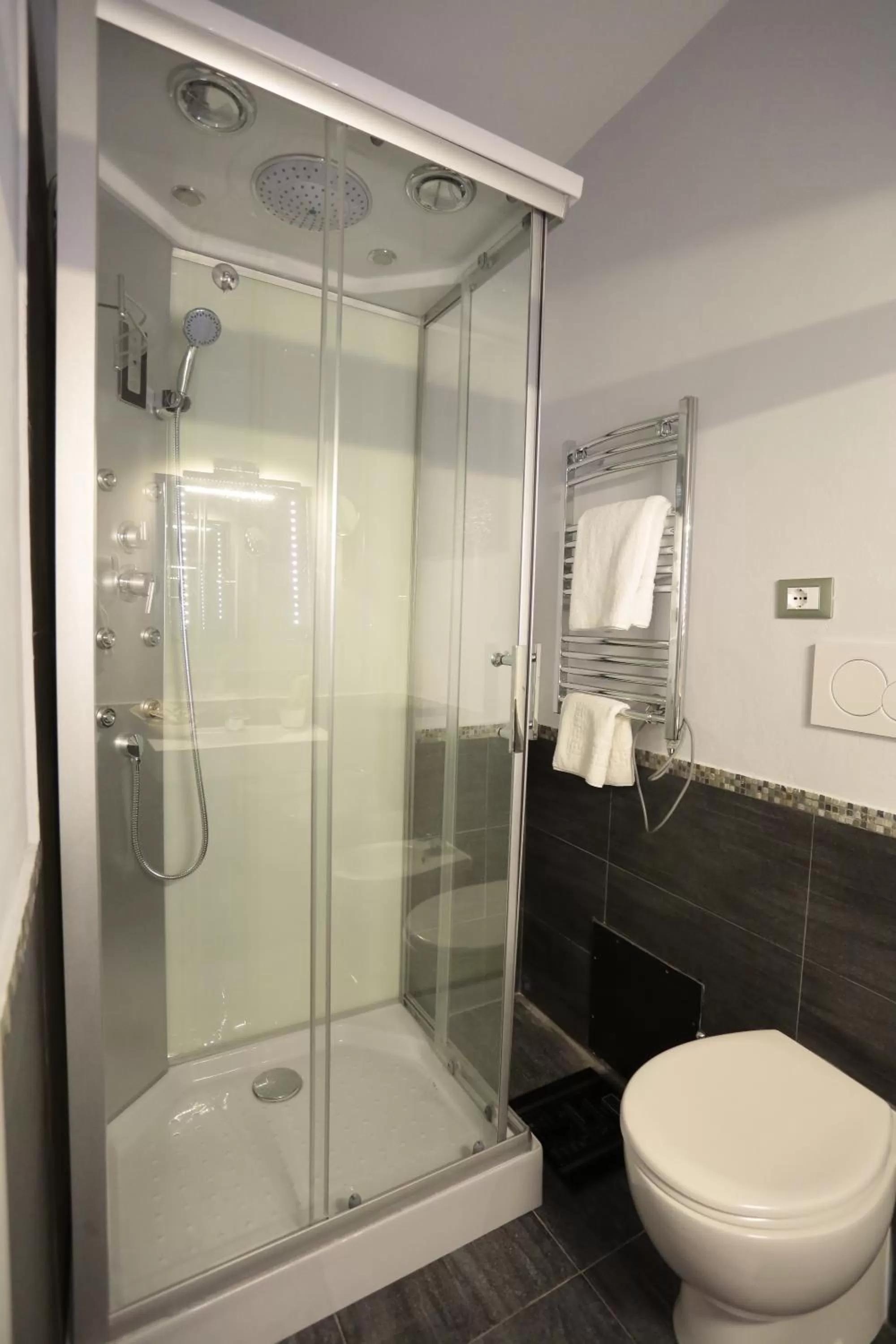 Bathroom in Attico Volta B&B