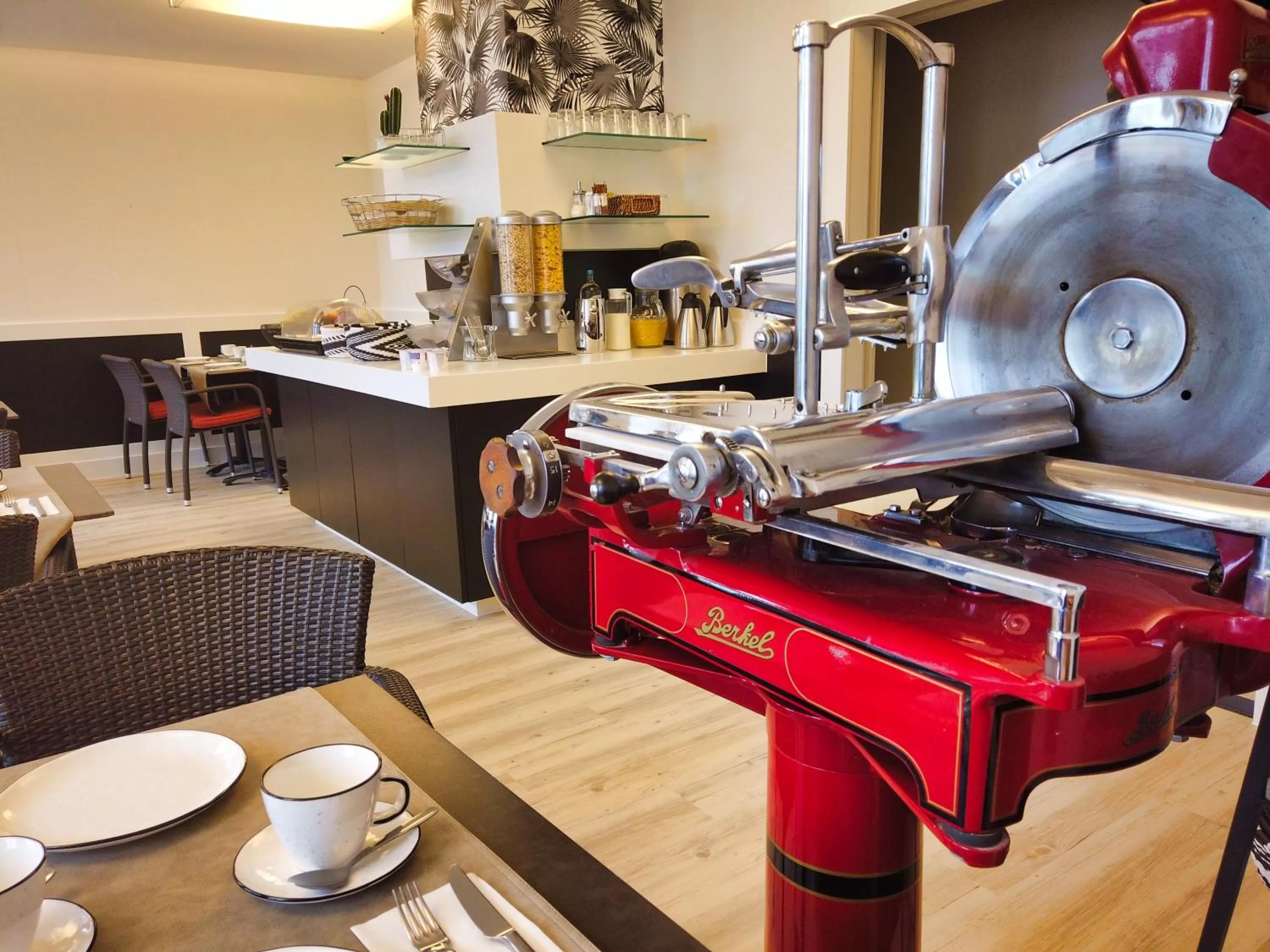 Restaurant/places to eat in Hotel Bliss