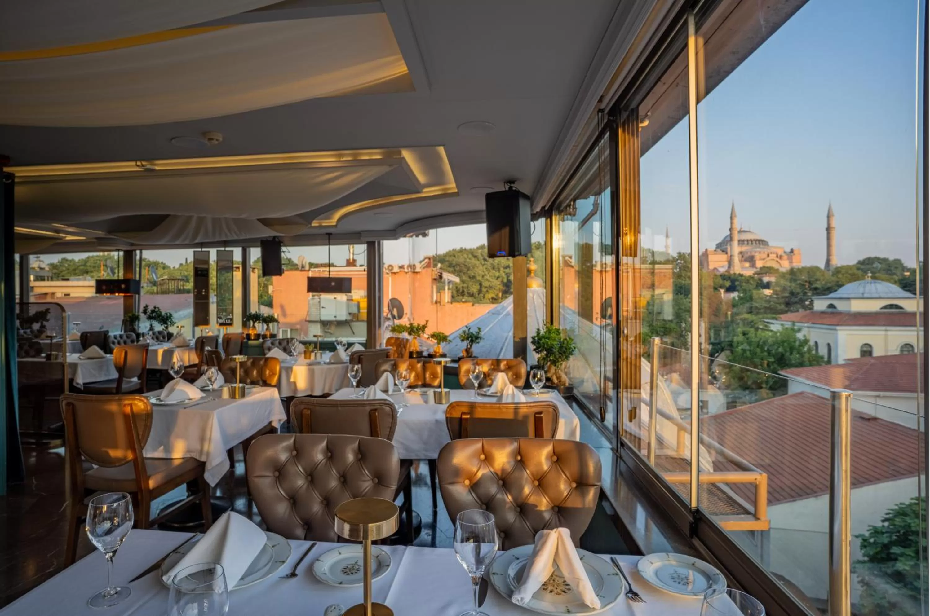 Restaurant/places to eat in Hotel Yasmak Sultan
