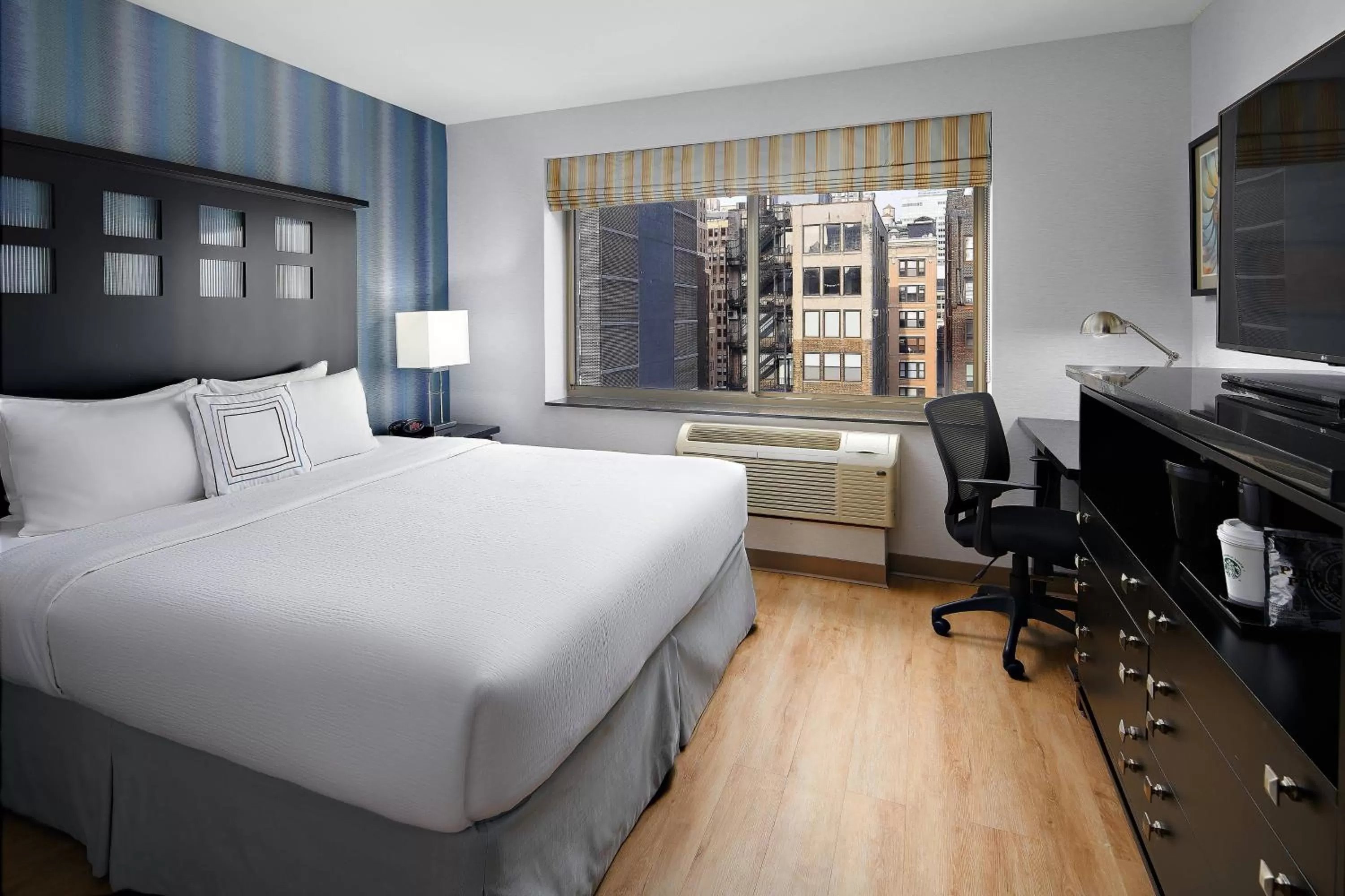 Photo of the whole room, Bed in Fairfield Inn & Suites by Marriott New York Manhattan/Chelsea