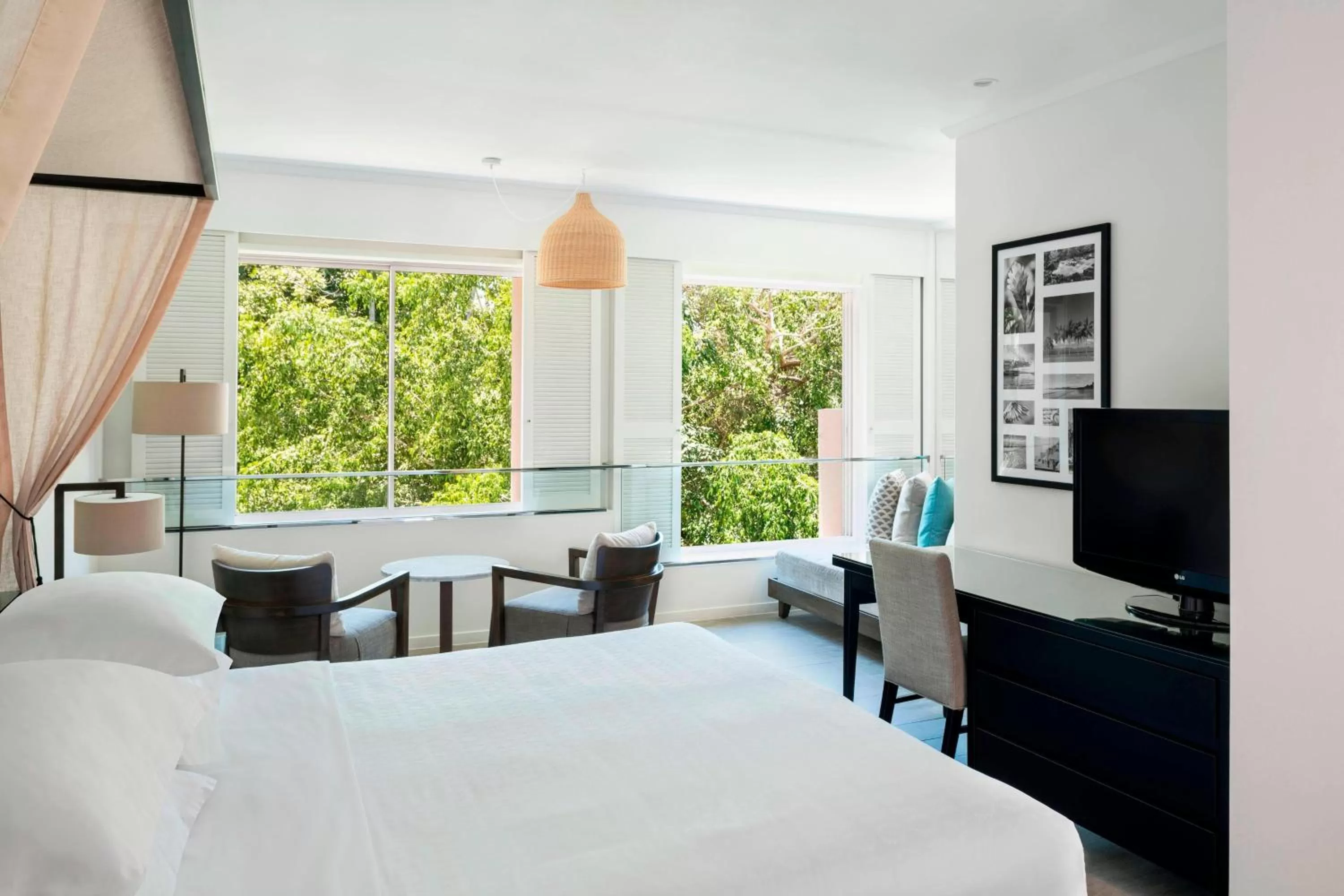 Photo of the whole room, Bed in Sheraton Grand Mirage Resort, Port Douglas