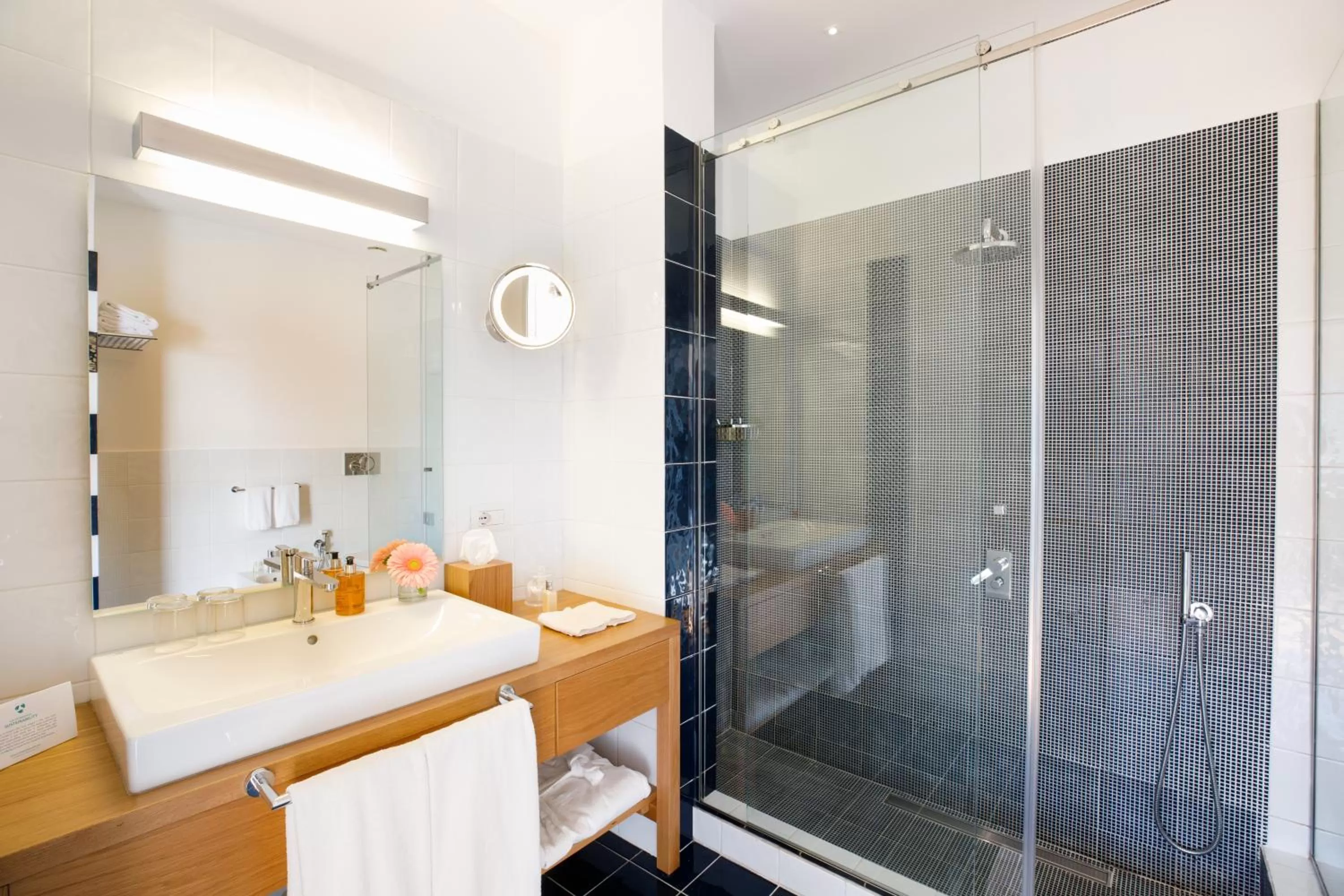 Bathroom in Villa Fiorella Art Hotel