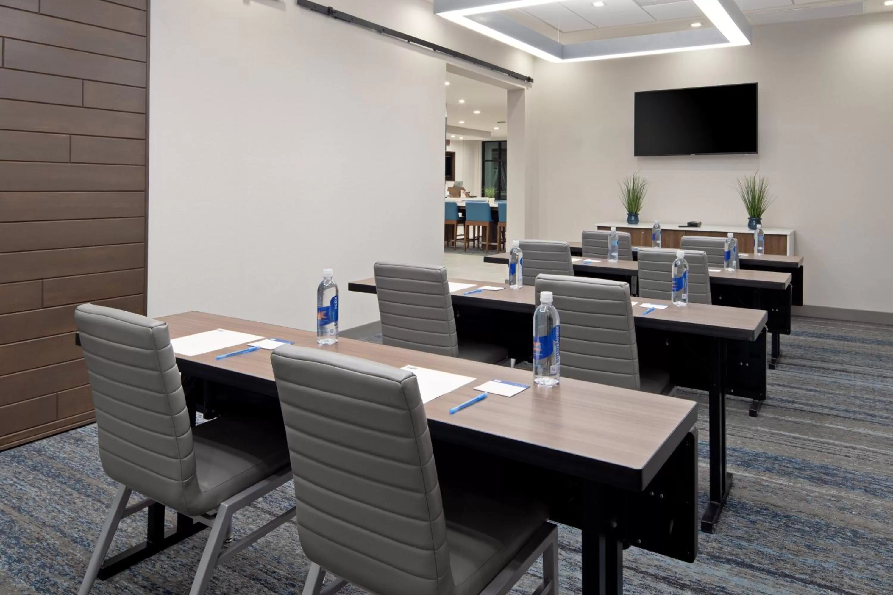 Meeting/conference room in Holiday Inn Express & Suites - Valencia - Santa Clarita by IHG