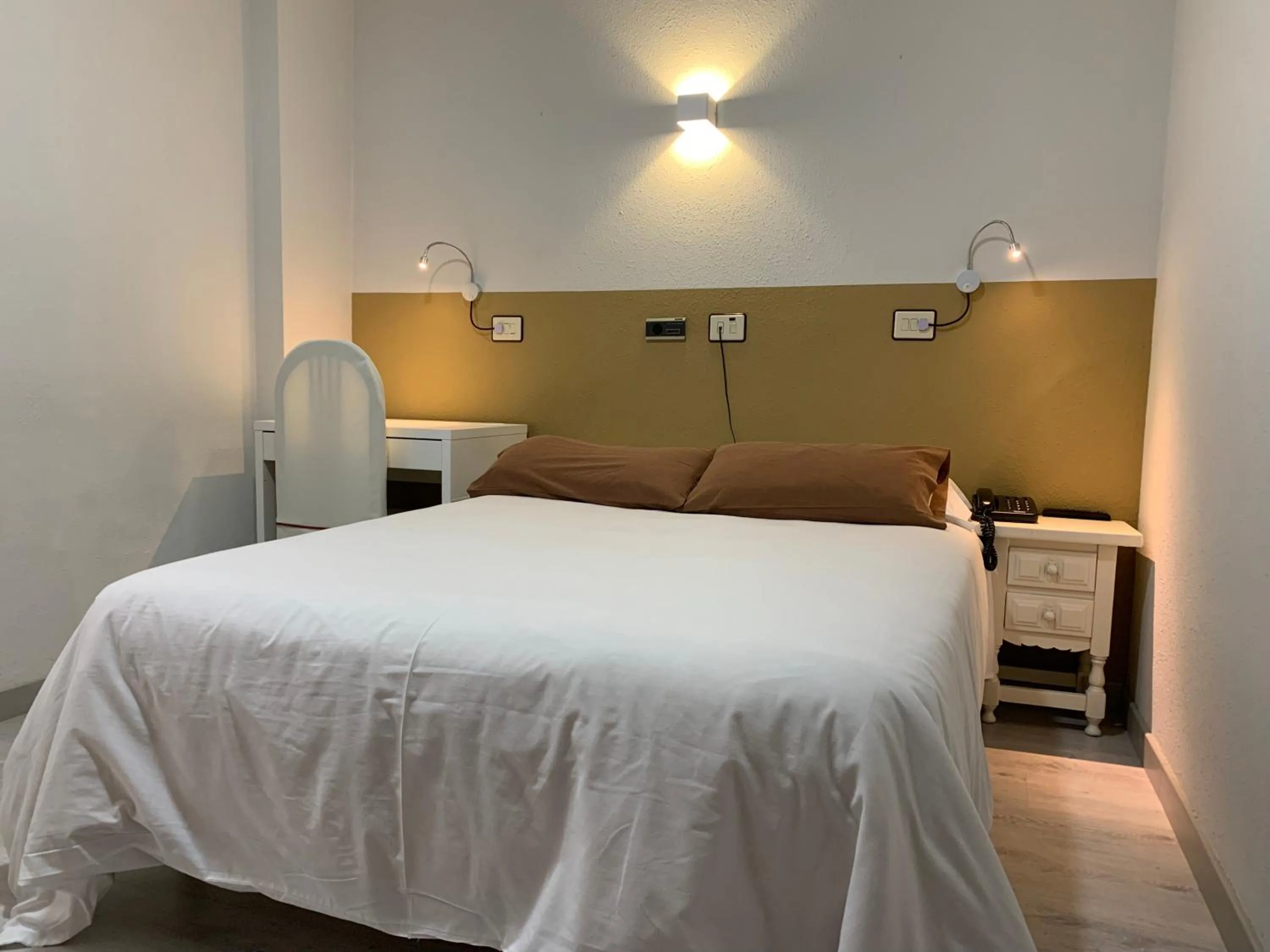 Bedroom, Bed in Hotel Los Olmos