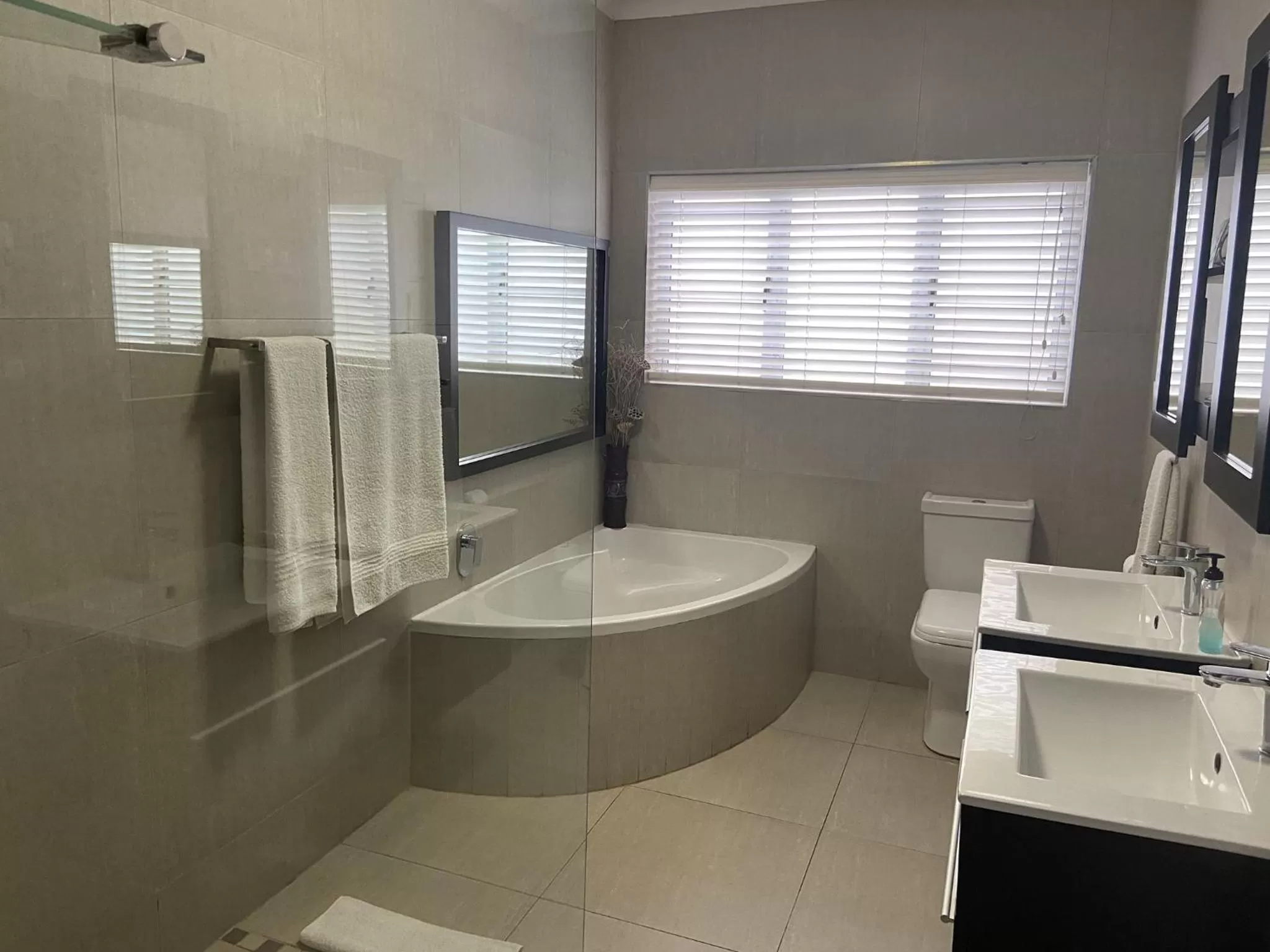 Bathroom in Flamingo Rocks