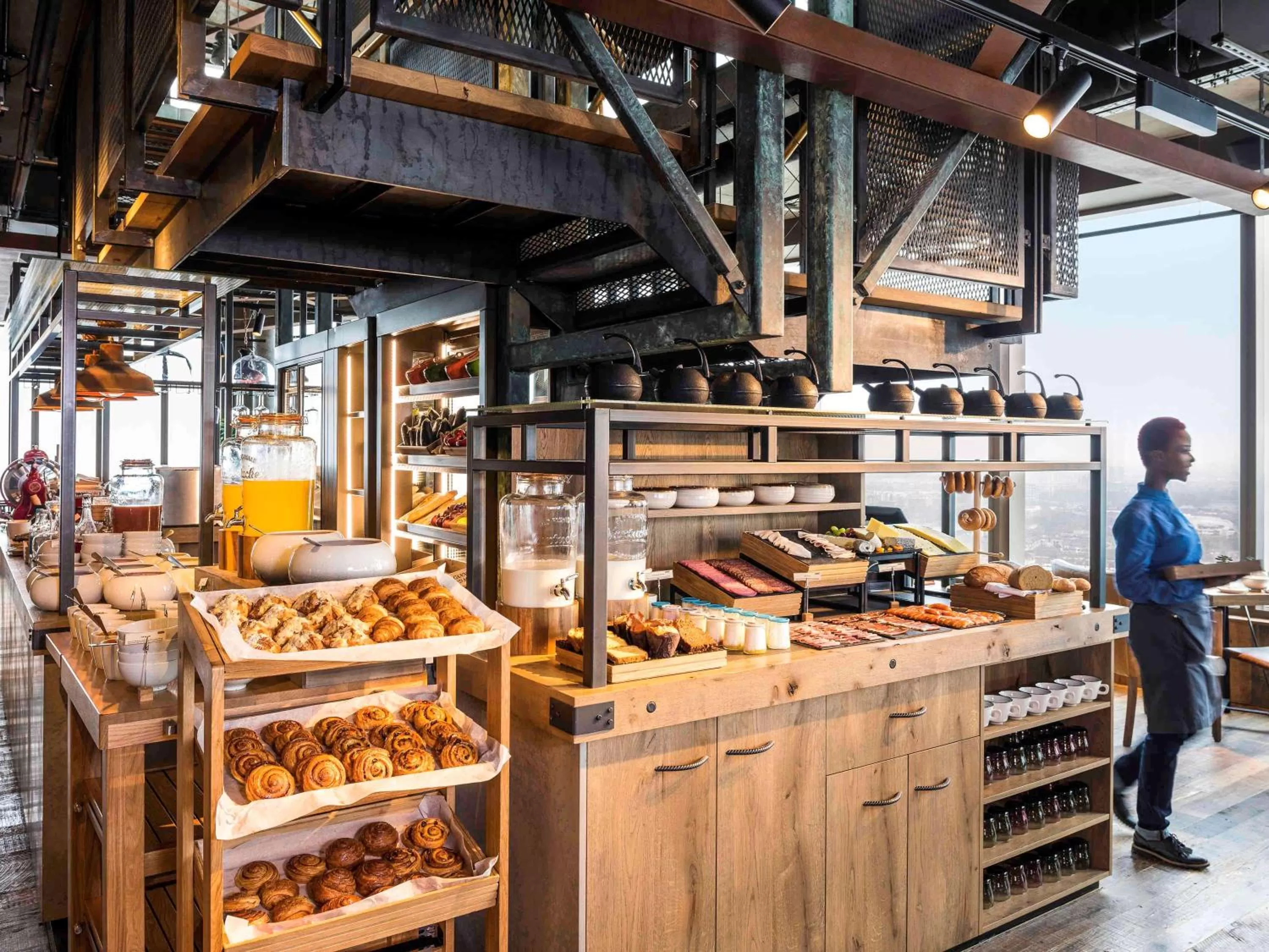 Restaurant/places to eat in Novotel London Canary Wharf