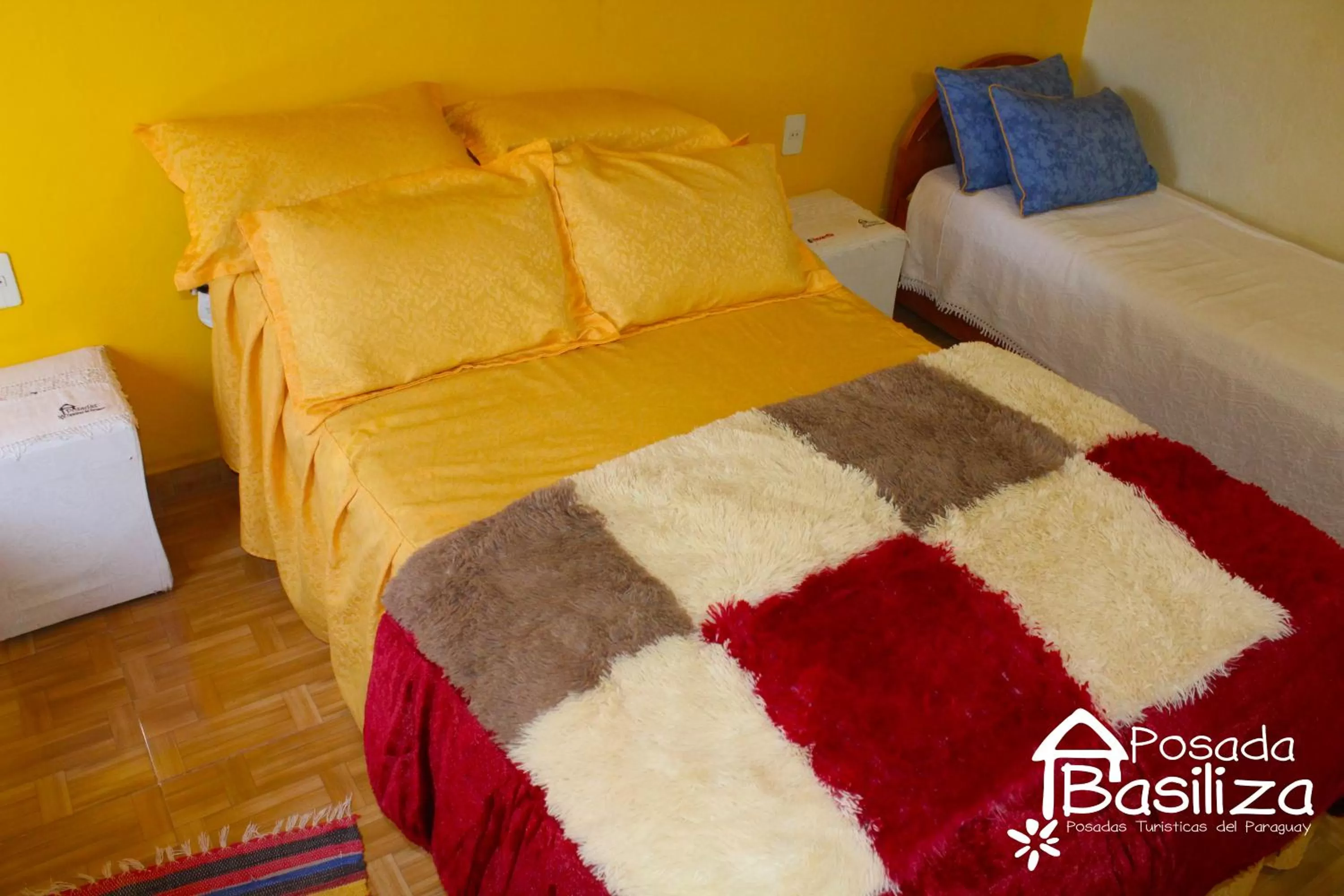 Photo of the whole room, Bed in Posada Basiliza, Encarnación PY