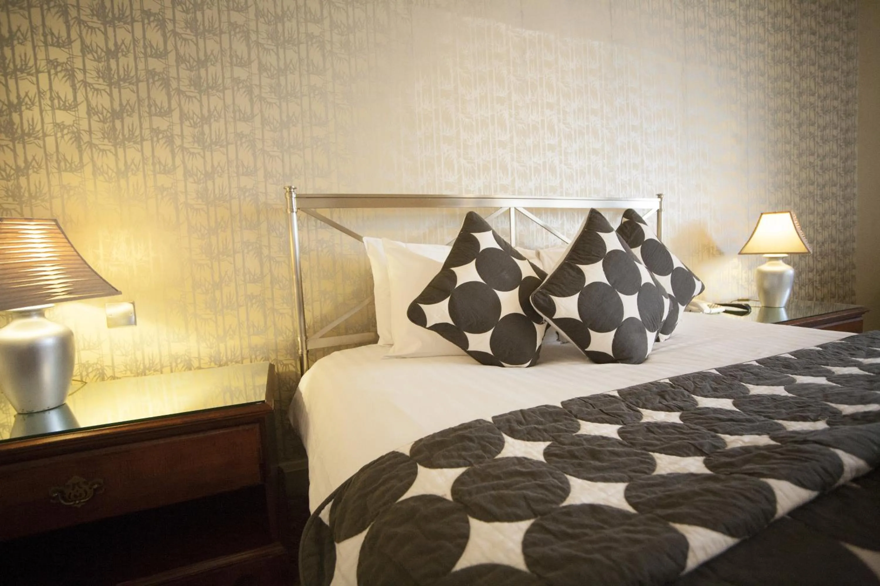 Bedroom, Bed in The Lion Hotel Shrewsbury