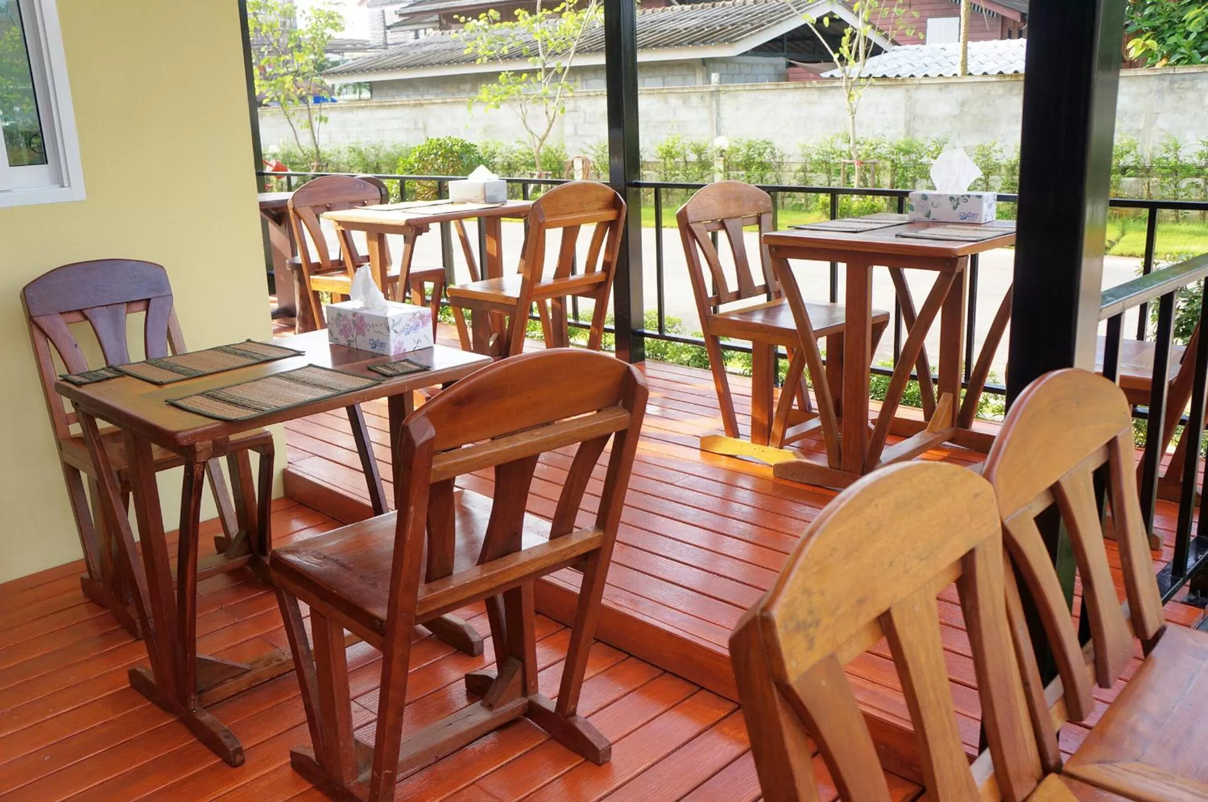 Restaurant/places to eat in Chanpraya Resort