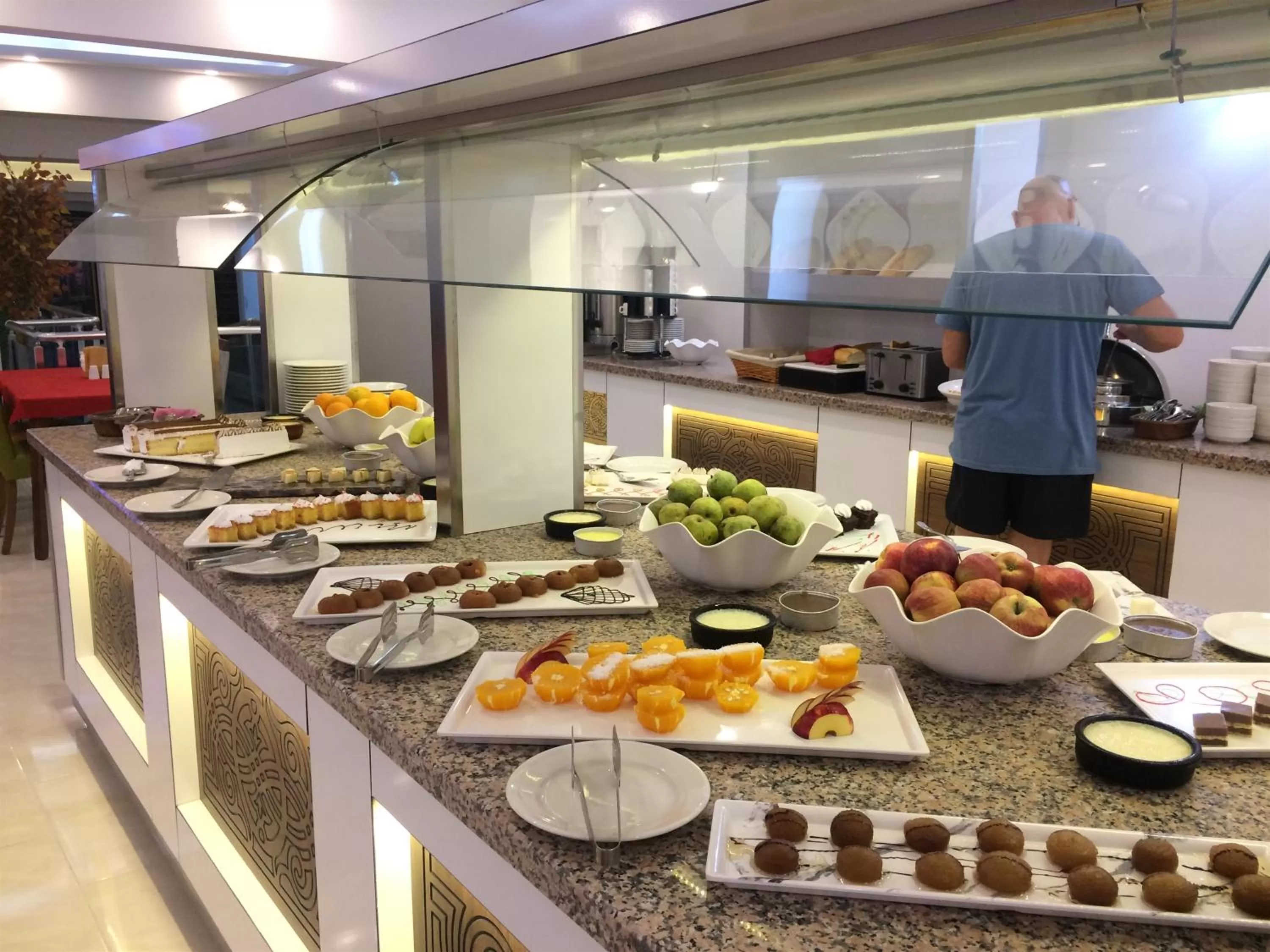 Food and drinks in Arsi Enfi City Beach Hotel