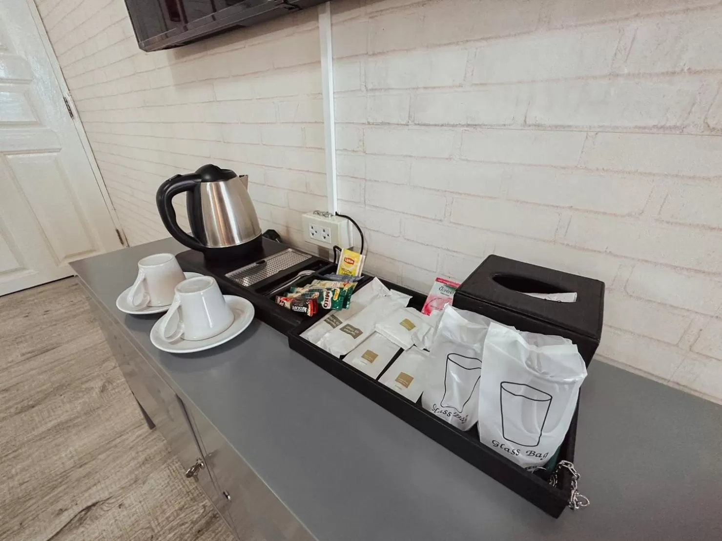 Coffee/tea facilities in Hotel De Khuvieng