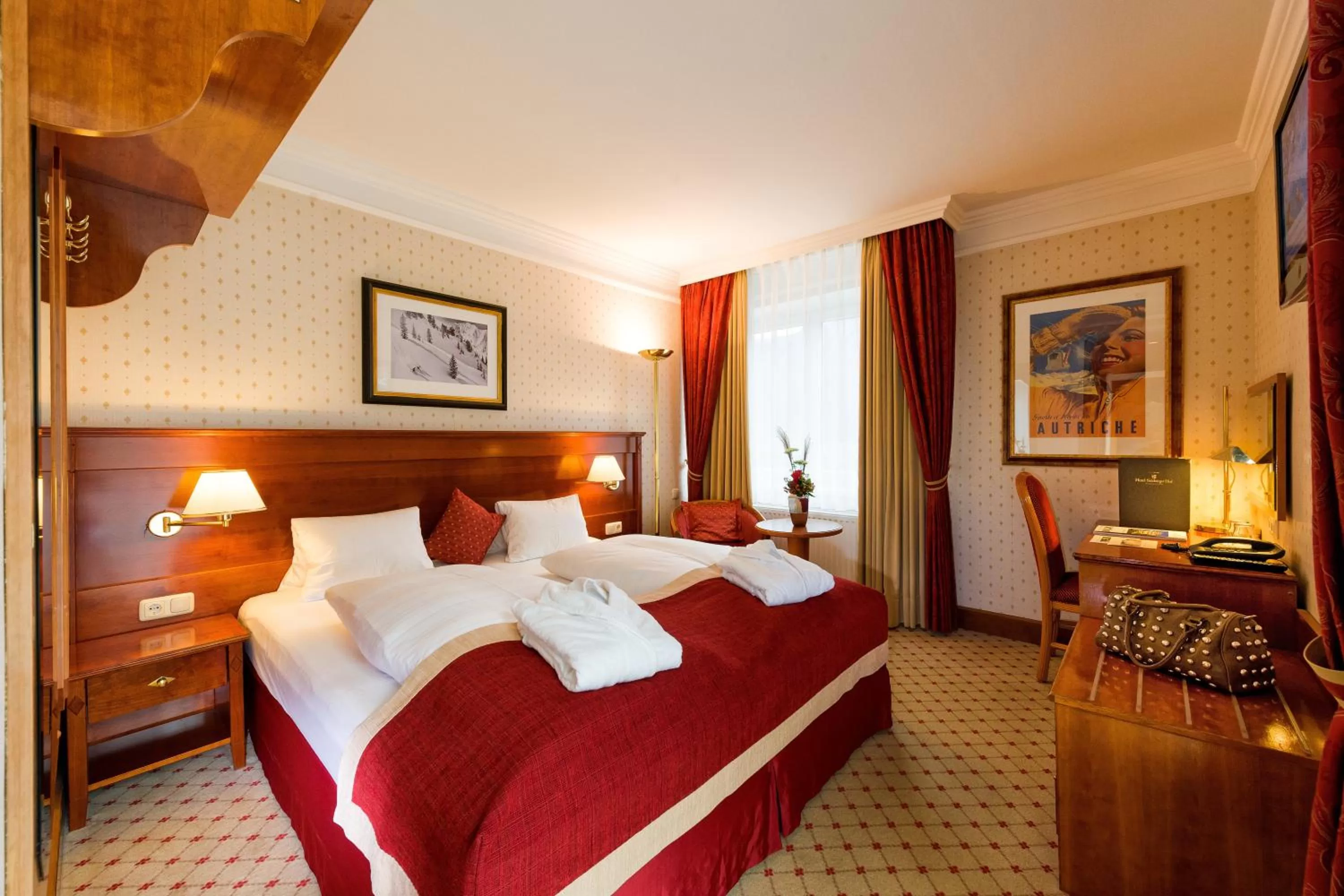 Photo of the whole room, Bed in Hotel Salzburger Hof