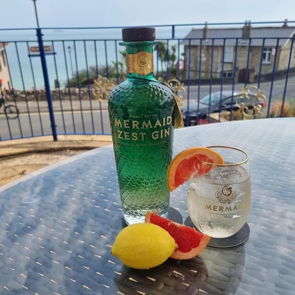 Family Room with Sea View in Channel View Hotel