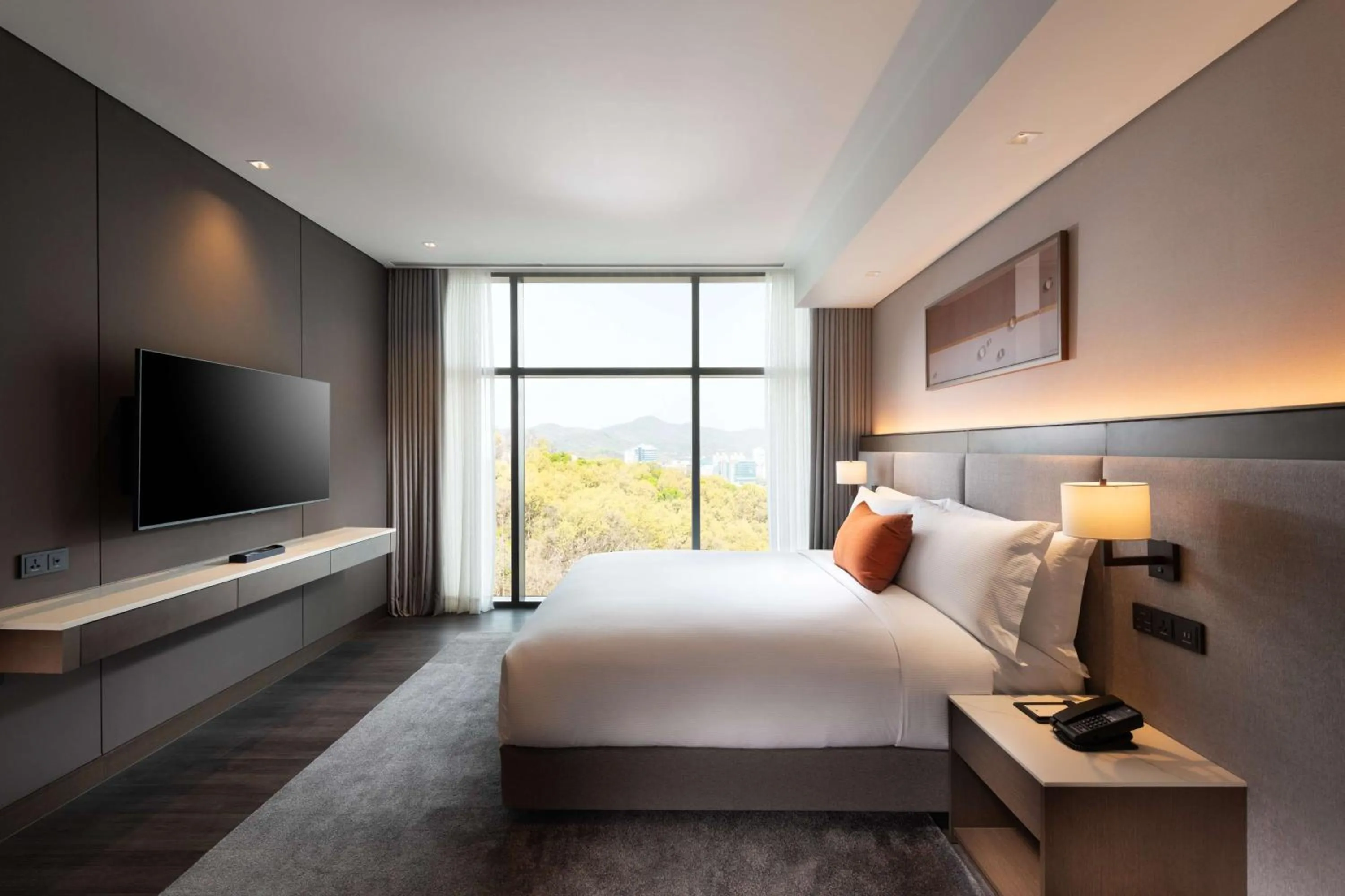Photo of the whole room, Bed in DoubleTree By Hilton Seoul Pangyo Residences