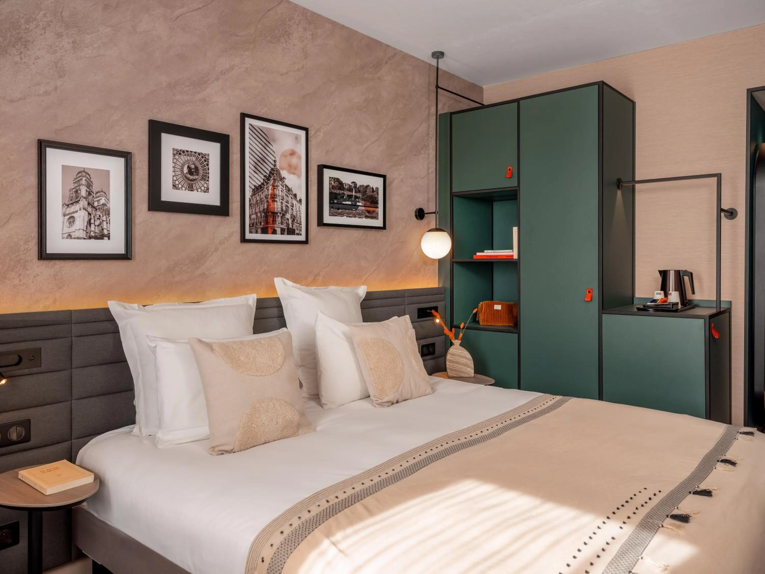 Photo of the whole room, Bed in Novotel Orléans Centre Gare