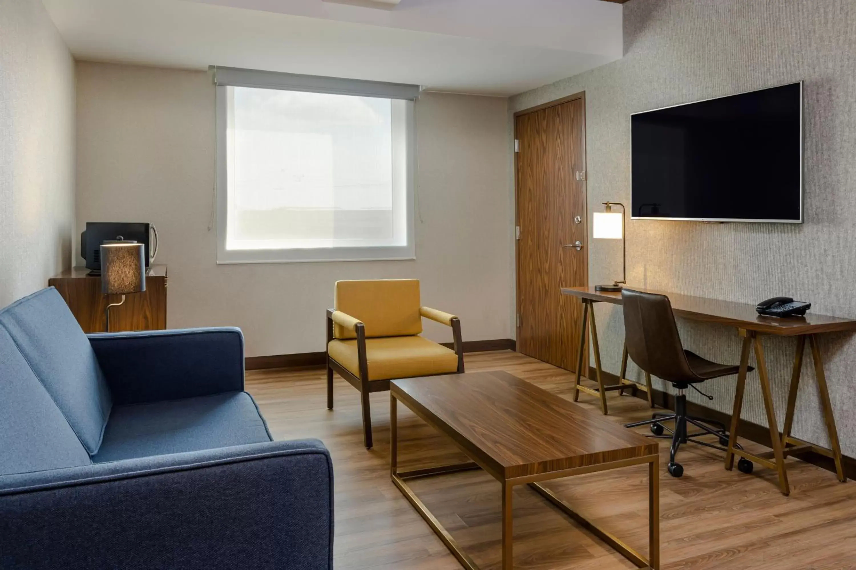 Premium Junior King Suite with Sofa Bed in Four Points by Sheraton Monterrey Airport Premium Junior King Suite with Sofa Bed in Four Points by Sheraton Monterrey Airport