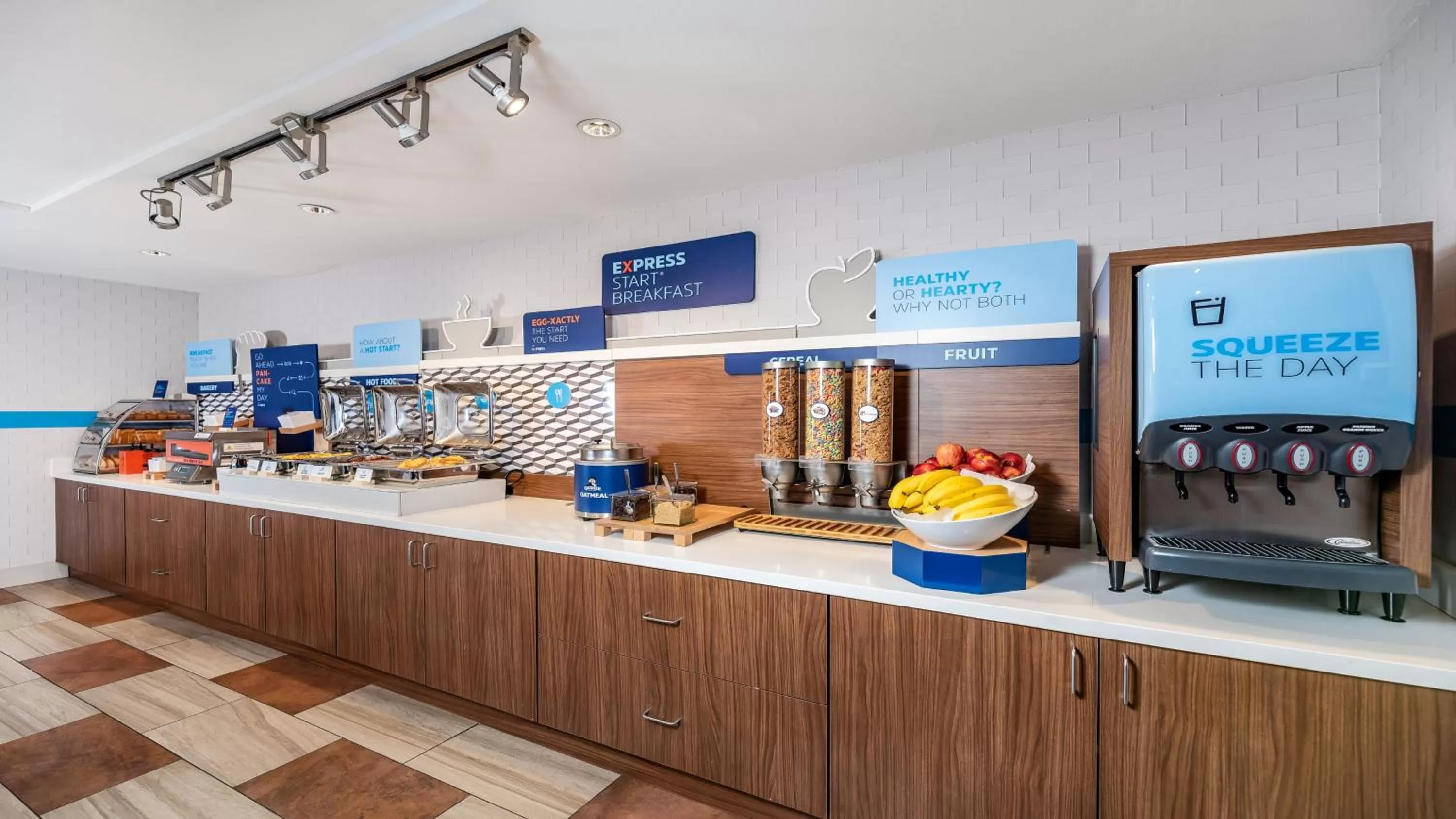 Food and drinks in Holiday Inn Express Fremont - Milpitas Central by IHG