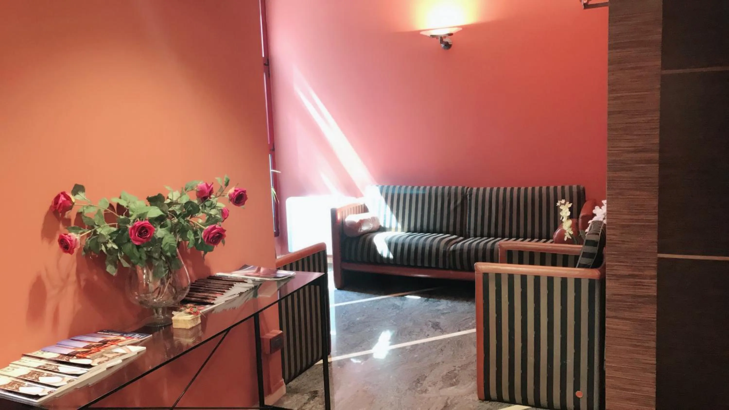 Communal lounge/ TV room in Hotel Maxim