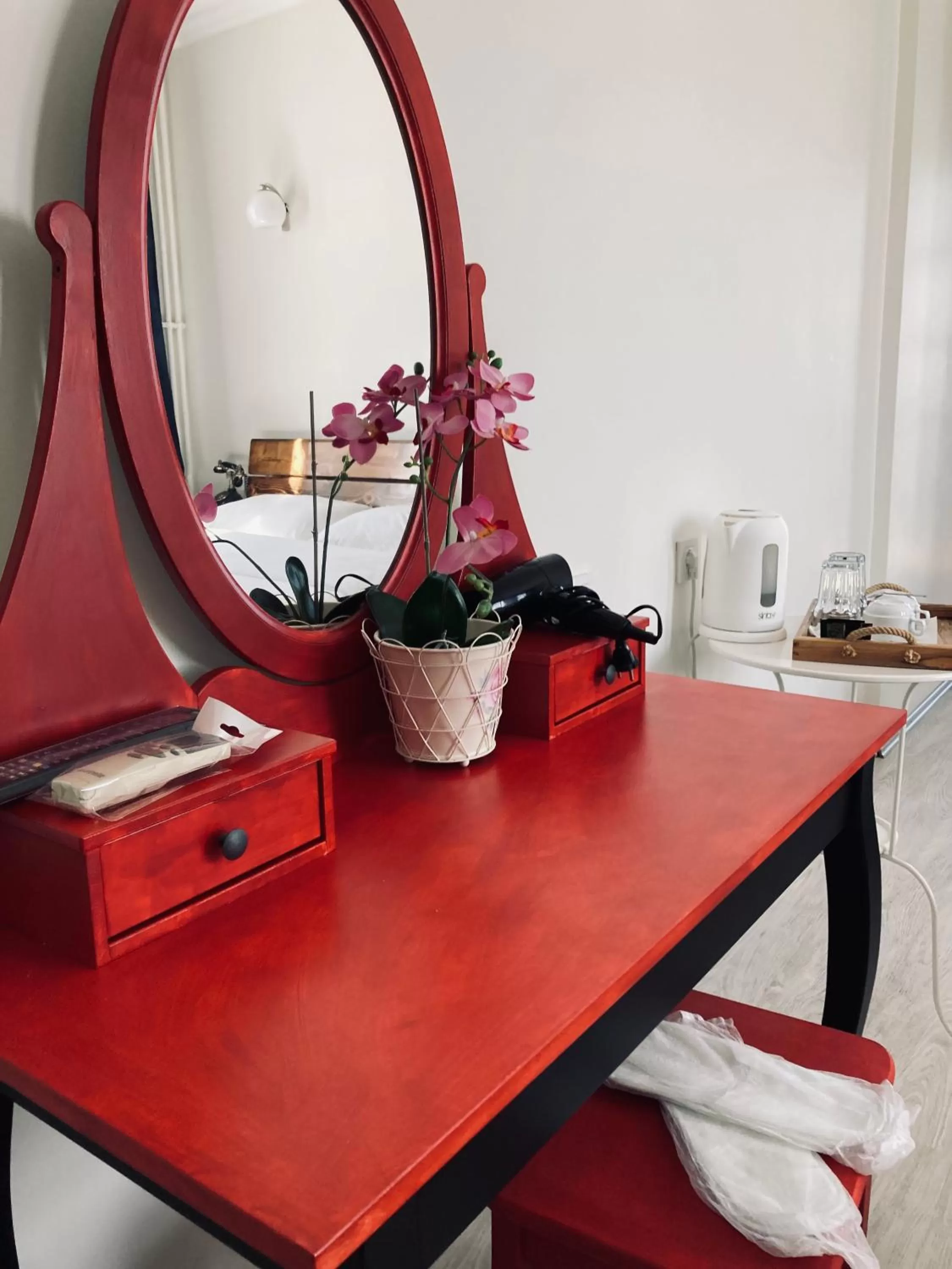 TV/Entertainment Center in Hotel Erol - Adult Only