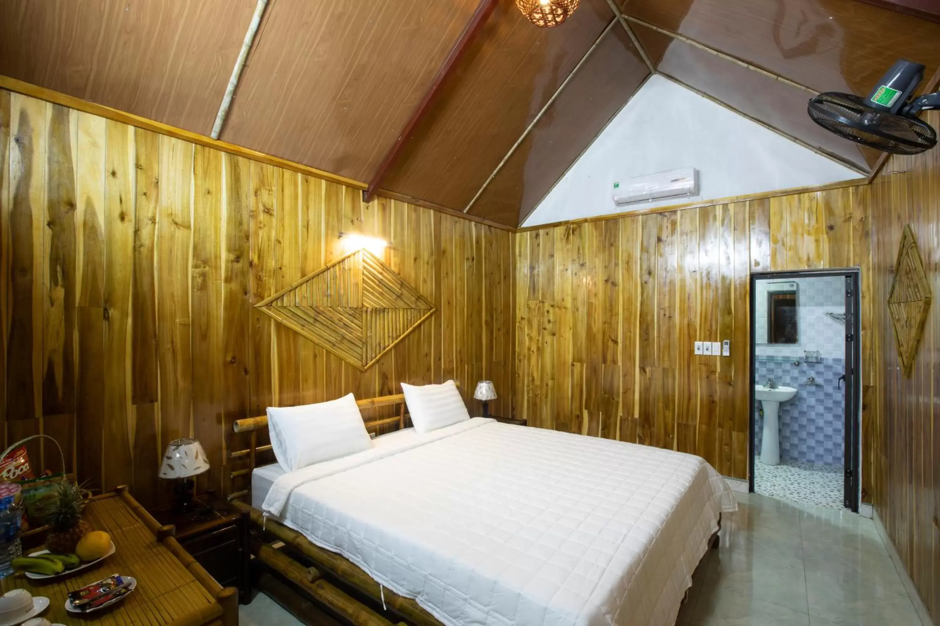 Deluxe Bungalow with Garden View in Tam Coc Charming Bungalow Deluxe Bungalow with Garden View in Tam Coc Charming Bungalow