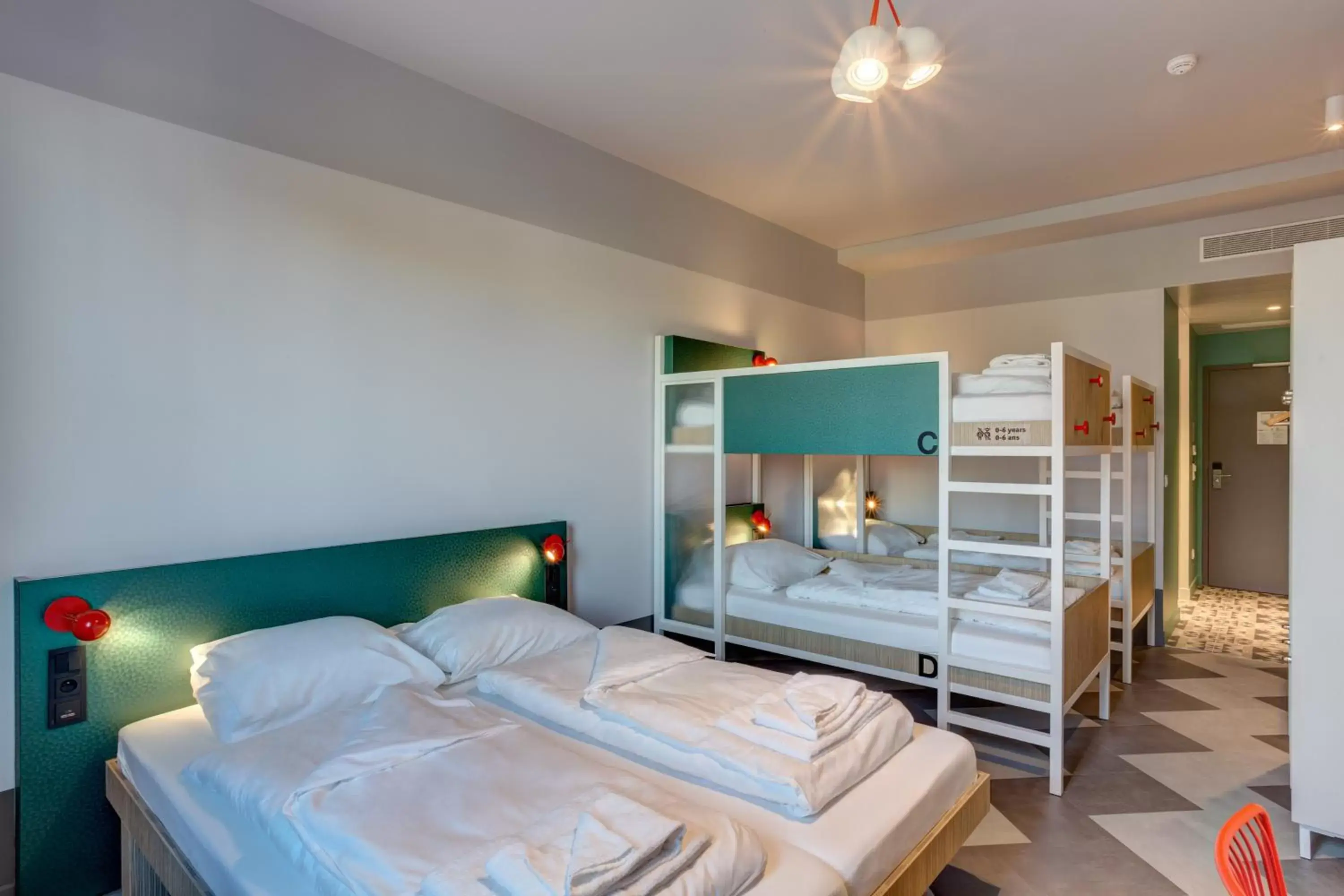 6-Bed Room in MEININGER Hotel Paris Porte de Vincennes 6-Bed Room in MEININGER Hotel Paris Porte de Vincennes