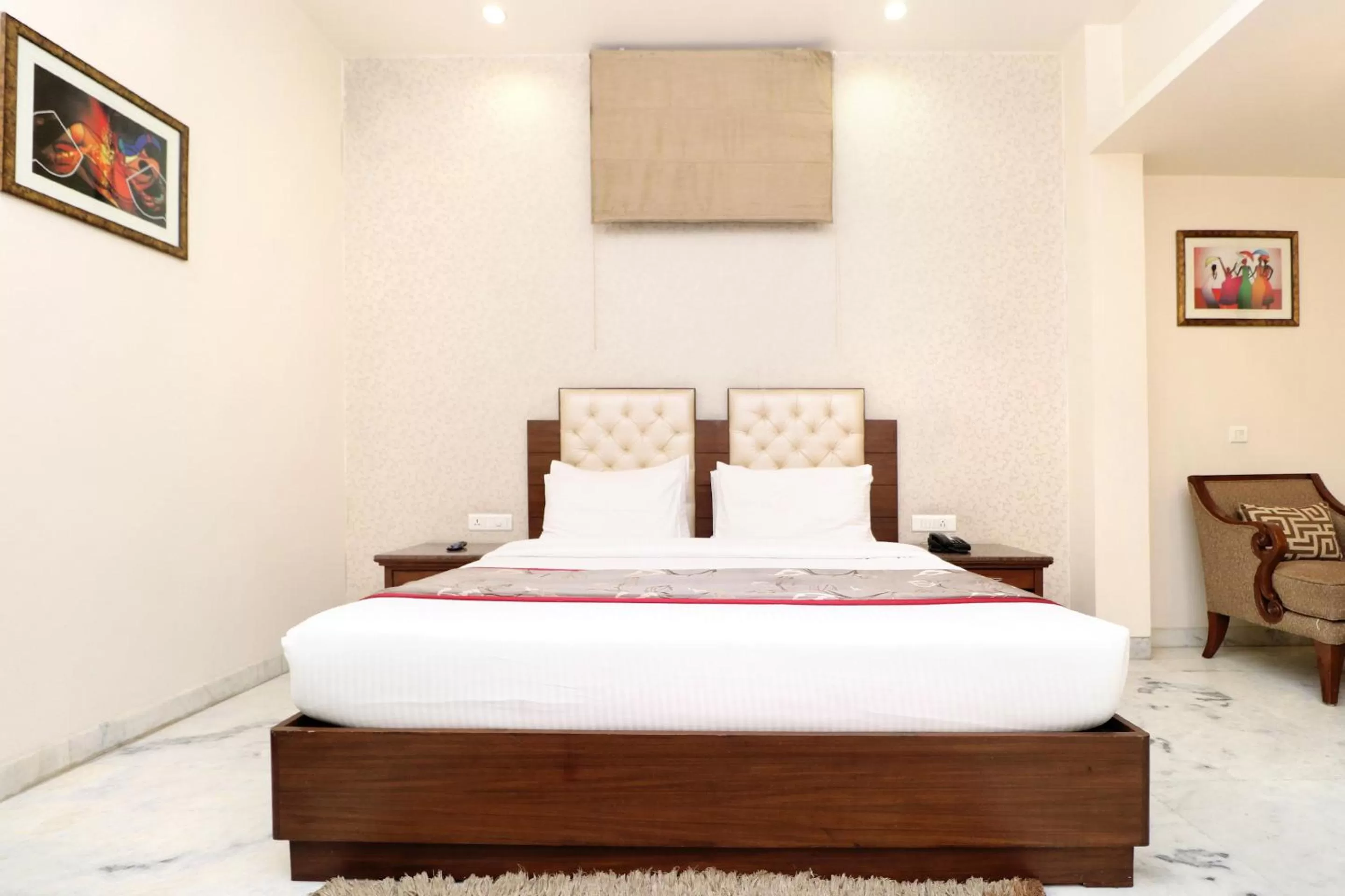 Bed in Hotel Leela Grande