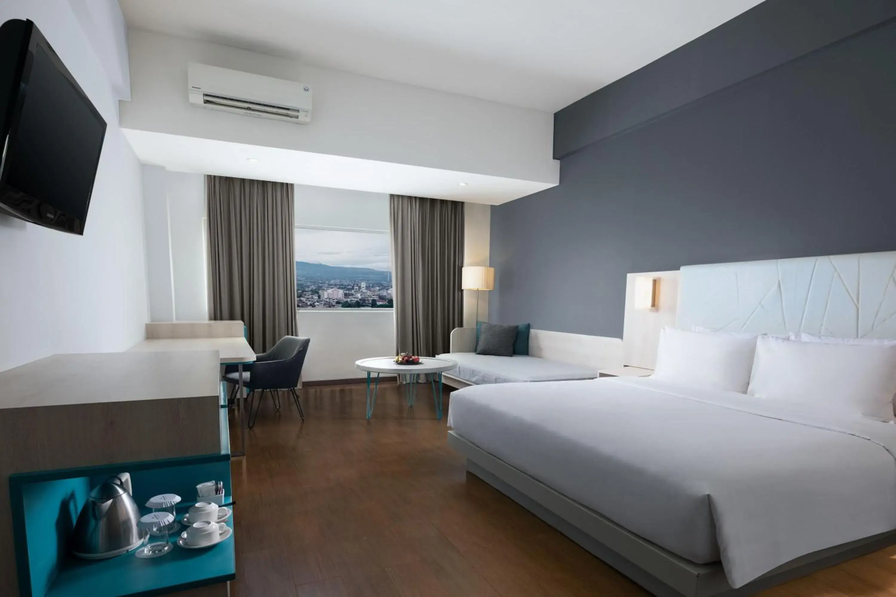 Deluxe Queen Room in Hotel Santika Bogor Deluxe Queen Room in Hotel Santika Bogor