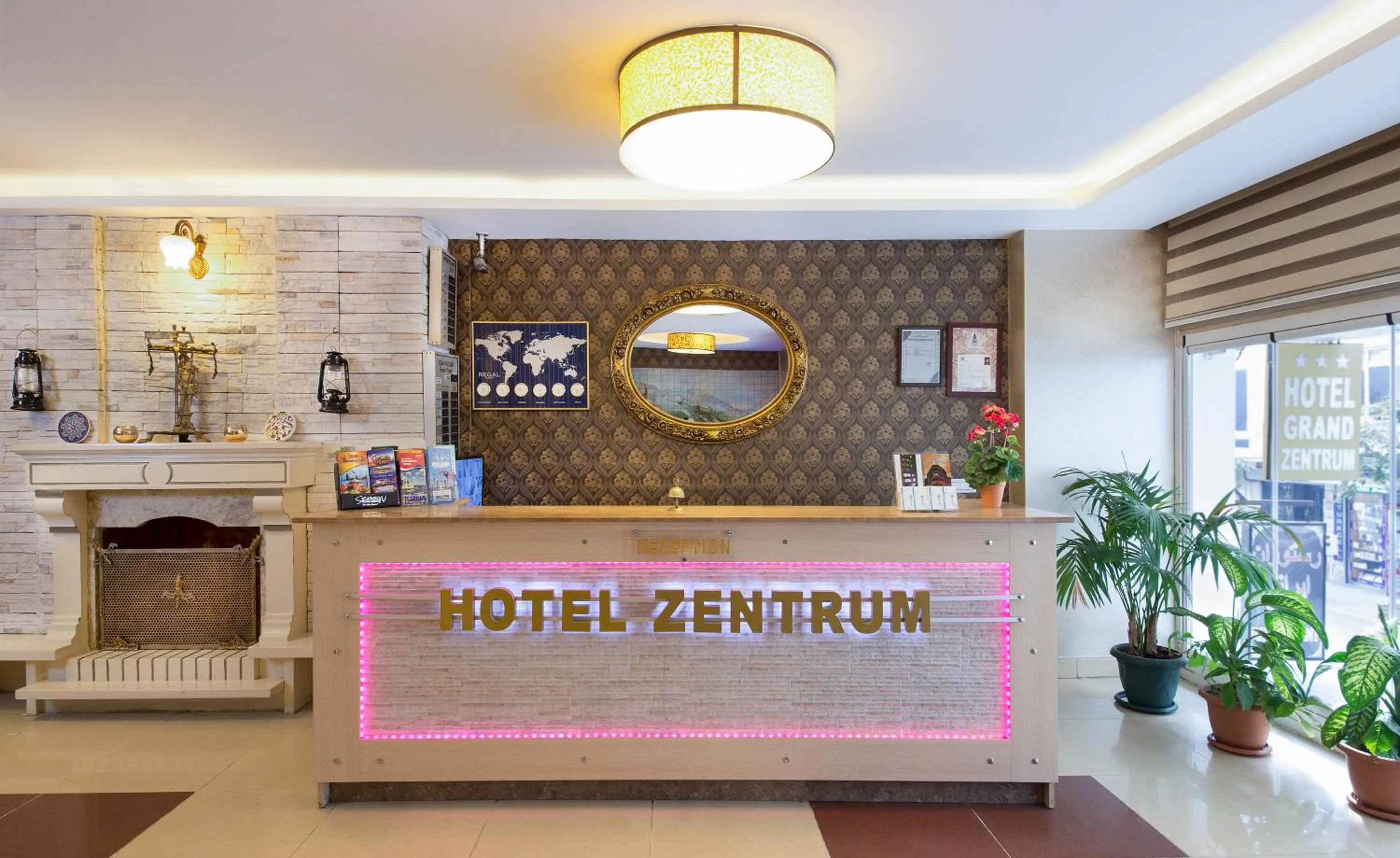 Lobby or reception in GRAND ZENTRUM HOTEL & CAFE RESTAURANT - Taksim Square