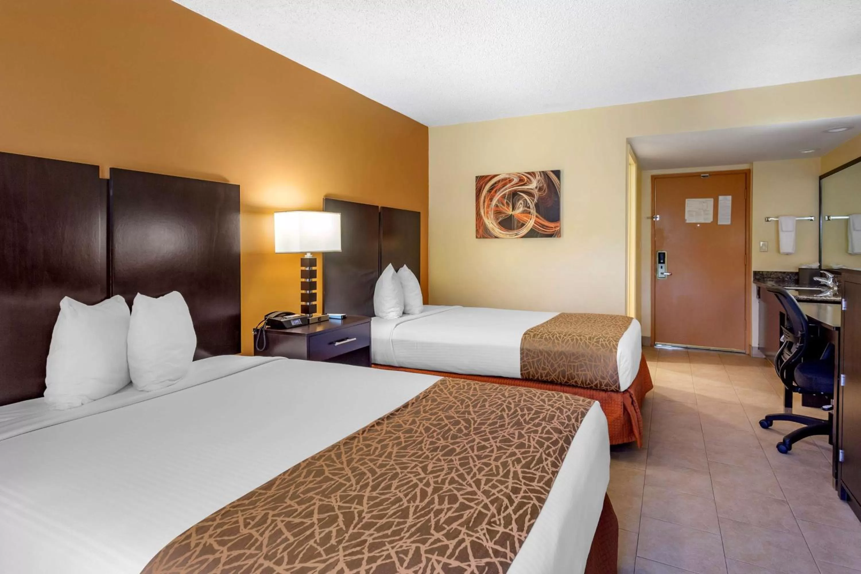 Bedroom, Bed in Best Western The Plaza Hotel Honolulu Airport - Free Breakfast