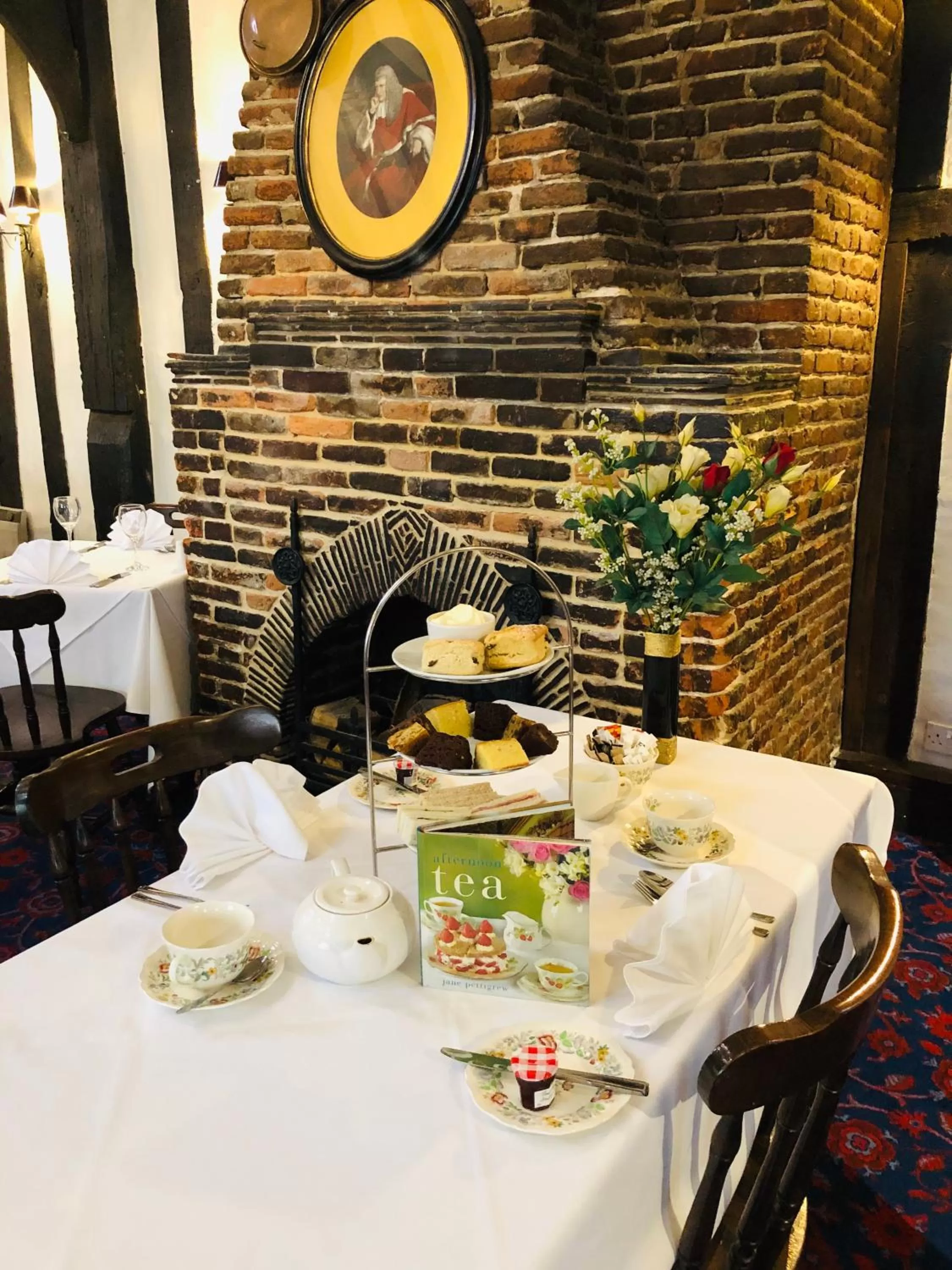 Food and drinks in Brook Red Lion Hotel