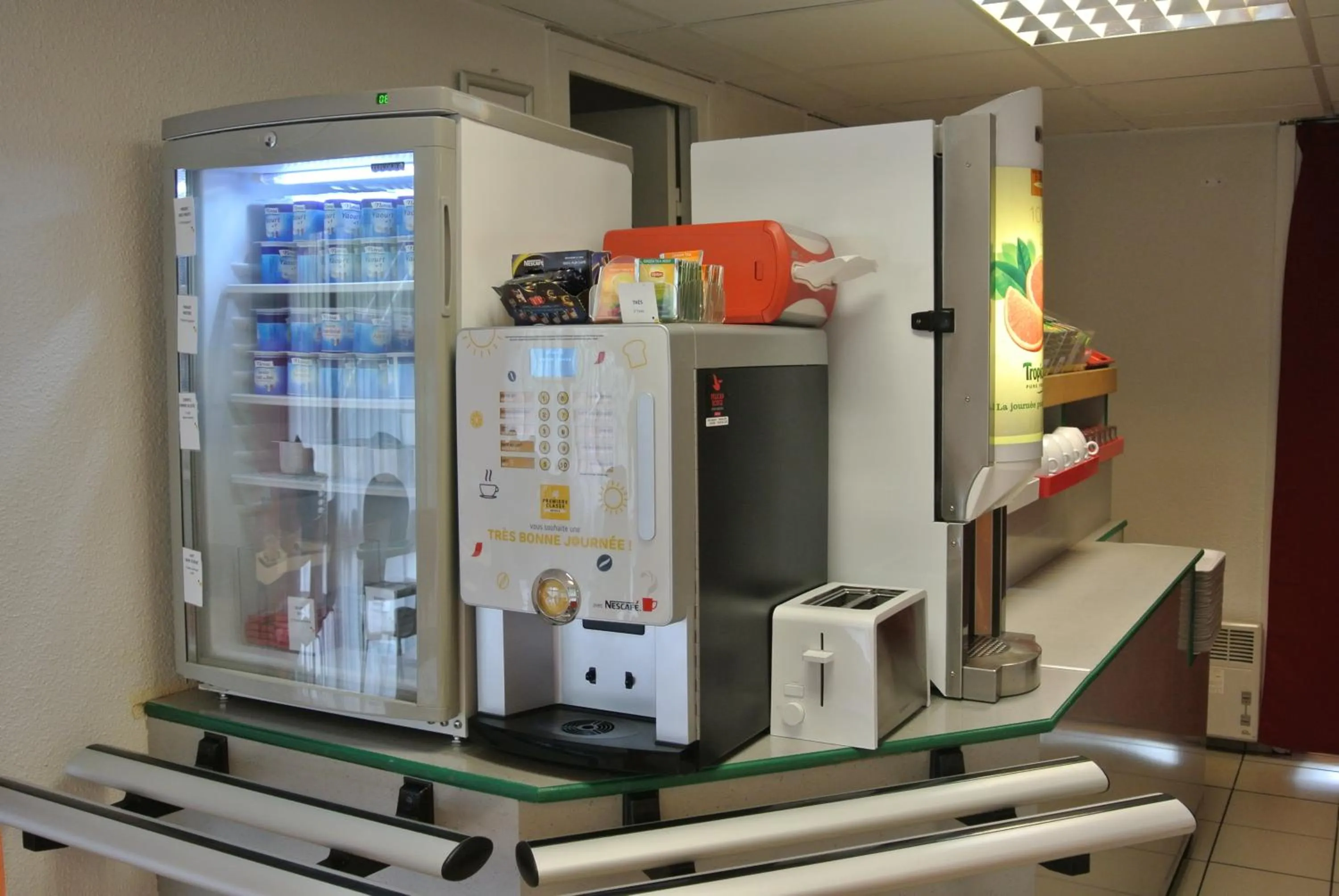 Coffee/tea facilities in Premiere Classe Lyon Sud - Chasse Sur Rhône